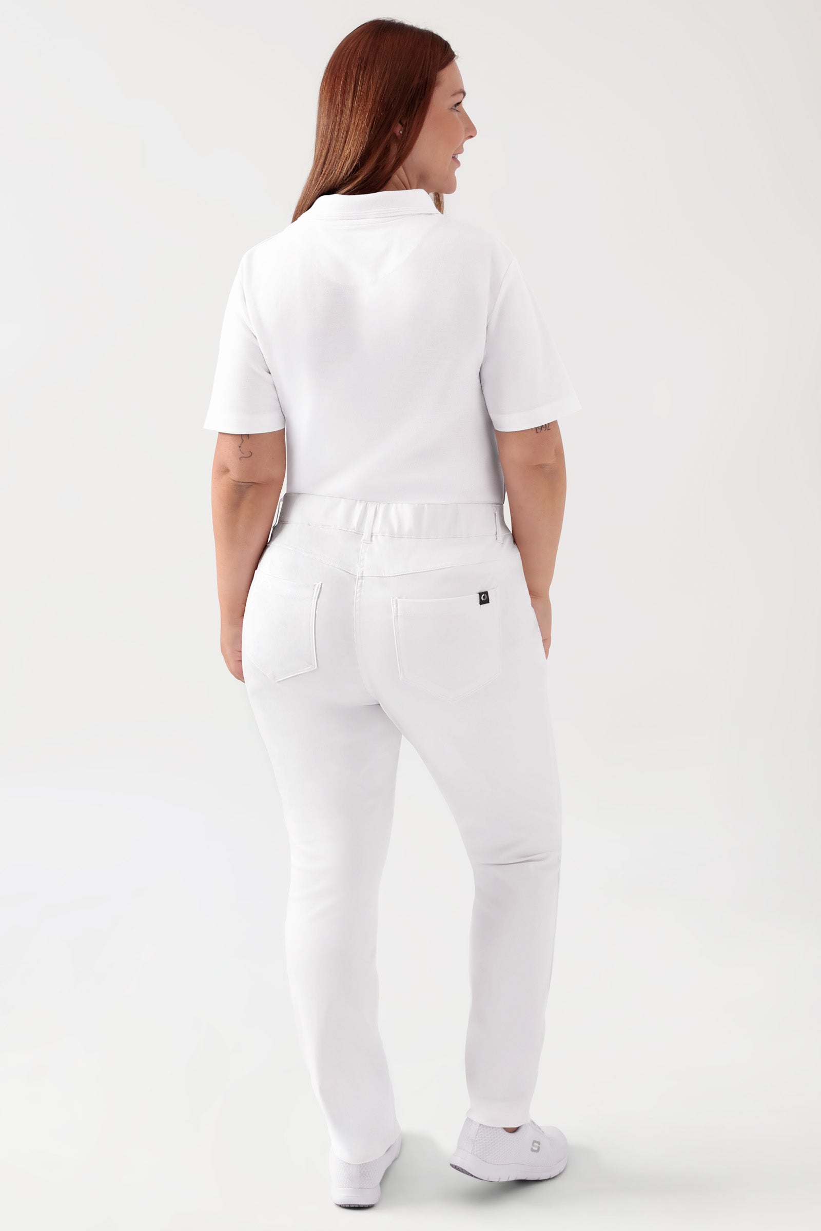 COMFY FLEX 5-Pocket Hose Damen - schlankes Bein weiss, Rückansicht Das Model ist 173 cm gross und trägt Grösse 46