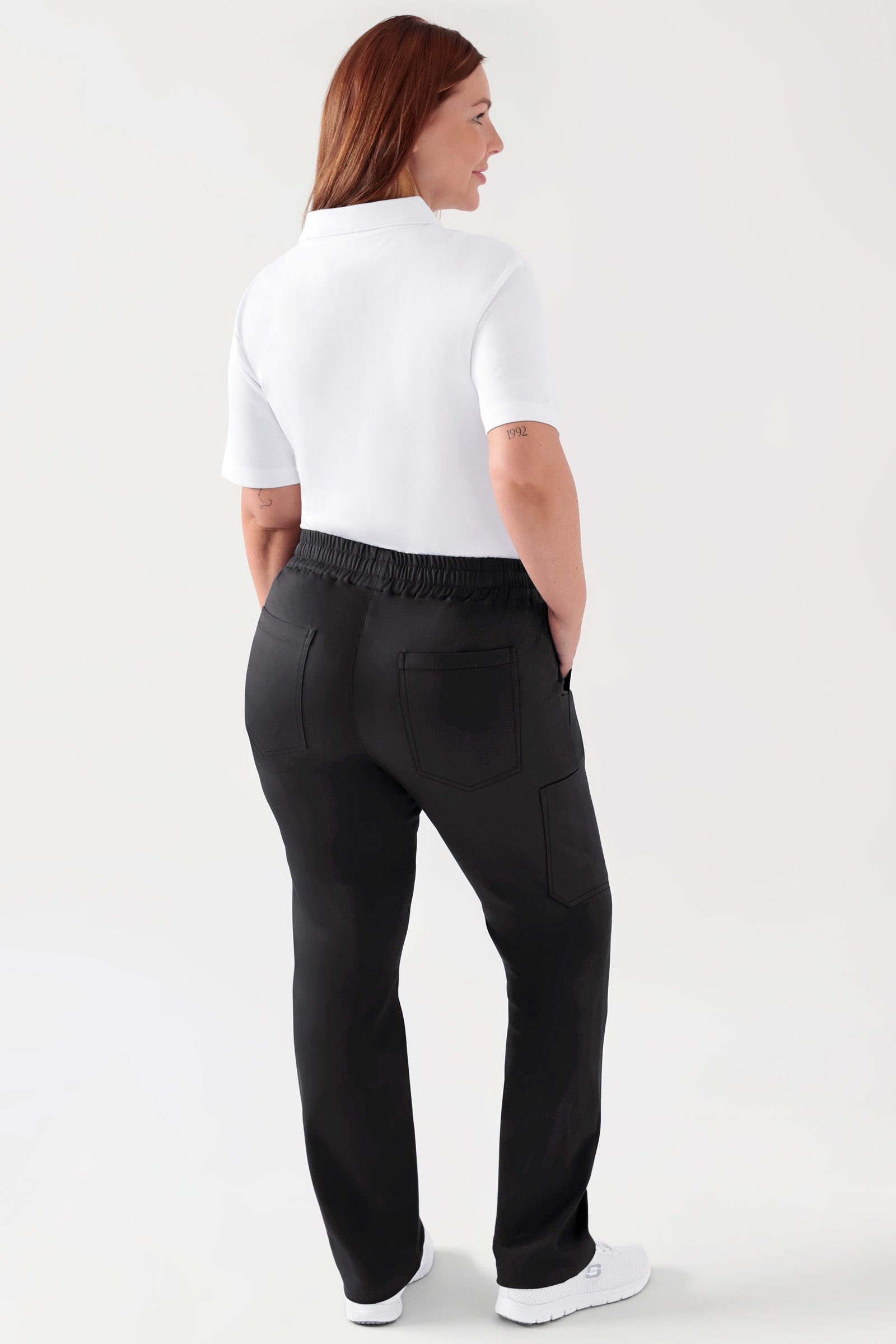 COMFY FLEX Stretch Hose Unisex - 1/1 Länge schwarz, Rückansicht Das Model ist 173 cm gross und trägt Grösse L