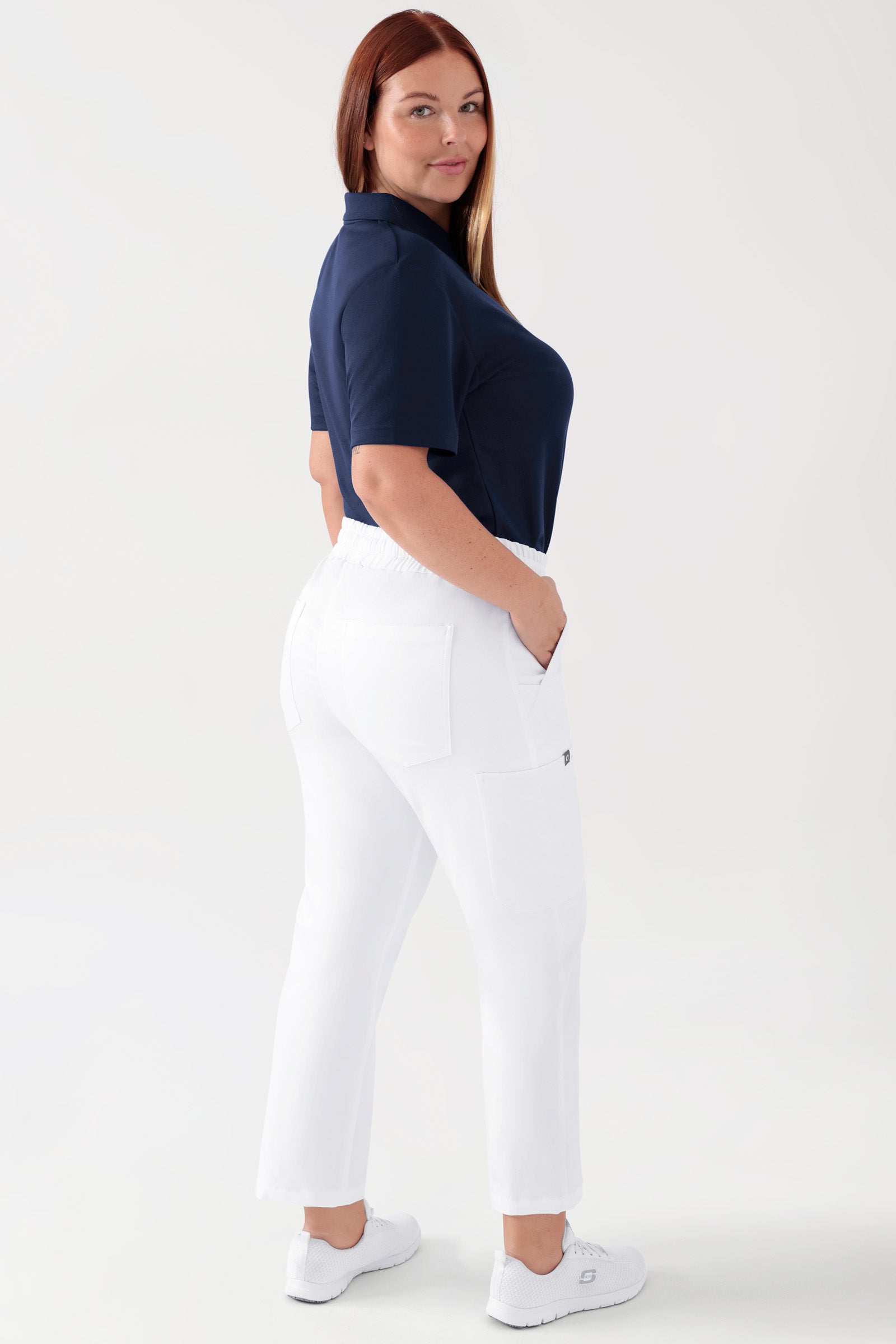 COMFY FLEX Stretch Hose Unisex - 7/8 Länge weiss, Rückansicht Das Model ist 173 cm gross und trägt Grösse L