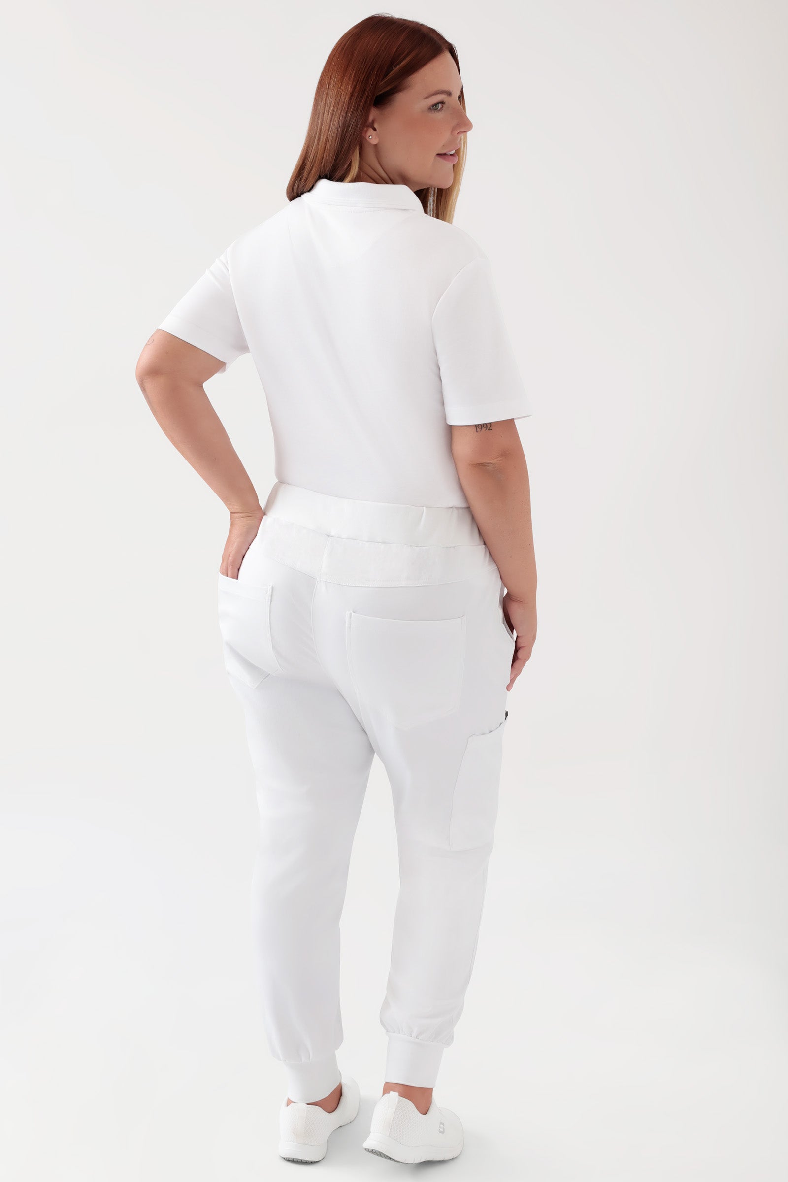 COMFY FLEX Hose Damen - Jogpants weiss, Rückansicht Das Model ist 173 cm gross und trägt Grösse XL