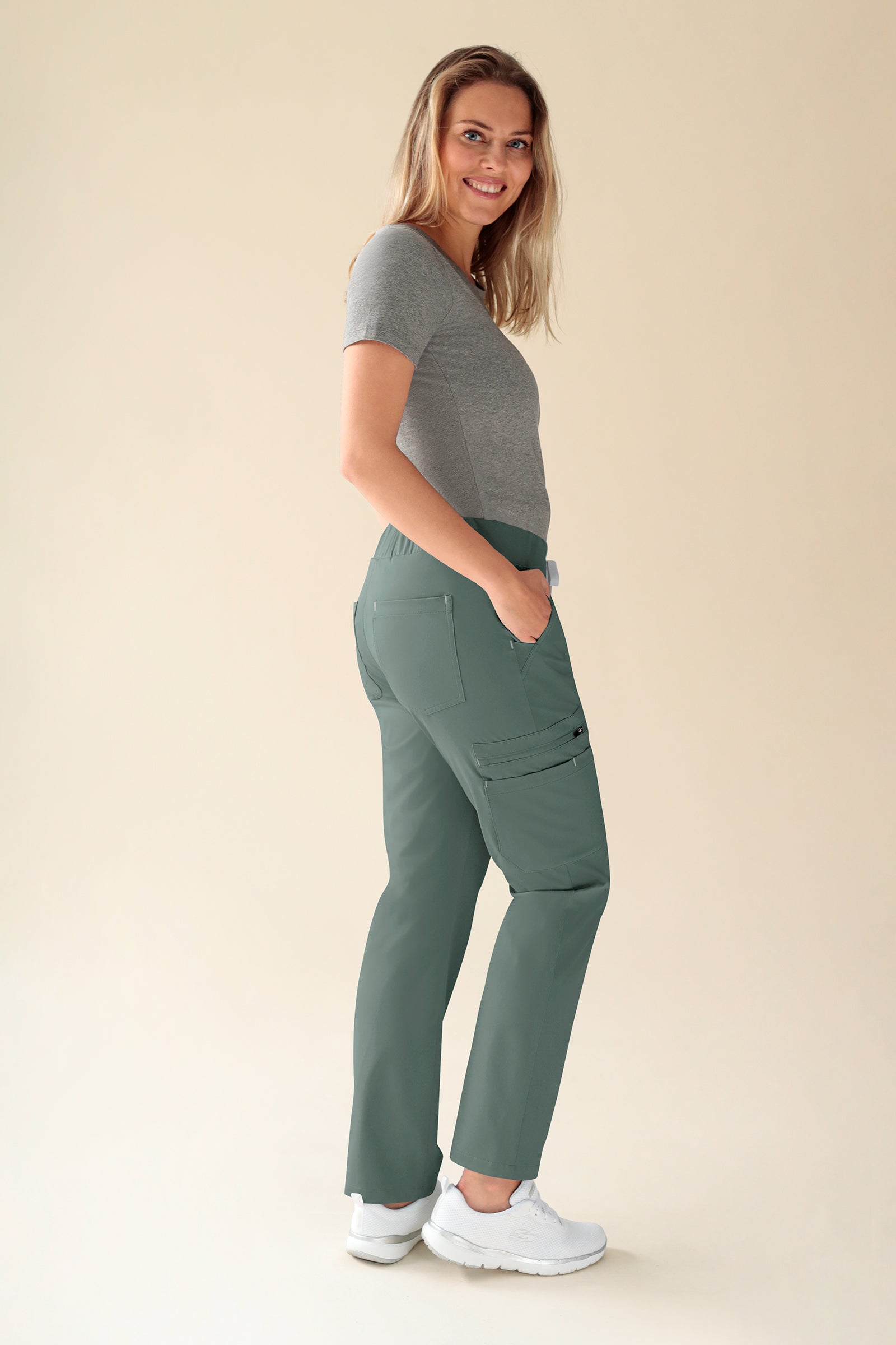 KAERE Hose Damen - gerader Saum Kurzgr. mit Beintaschen dunkelgrün, Rückansicht