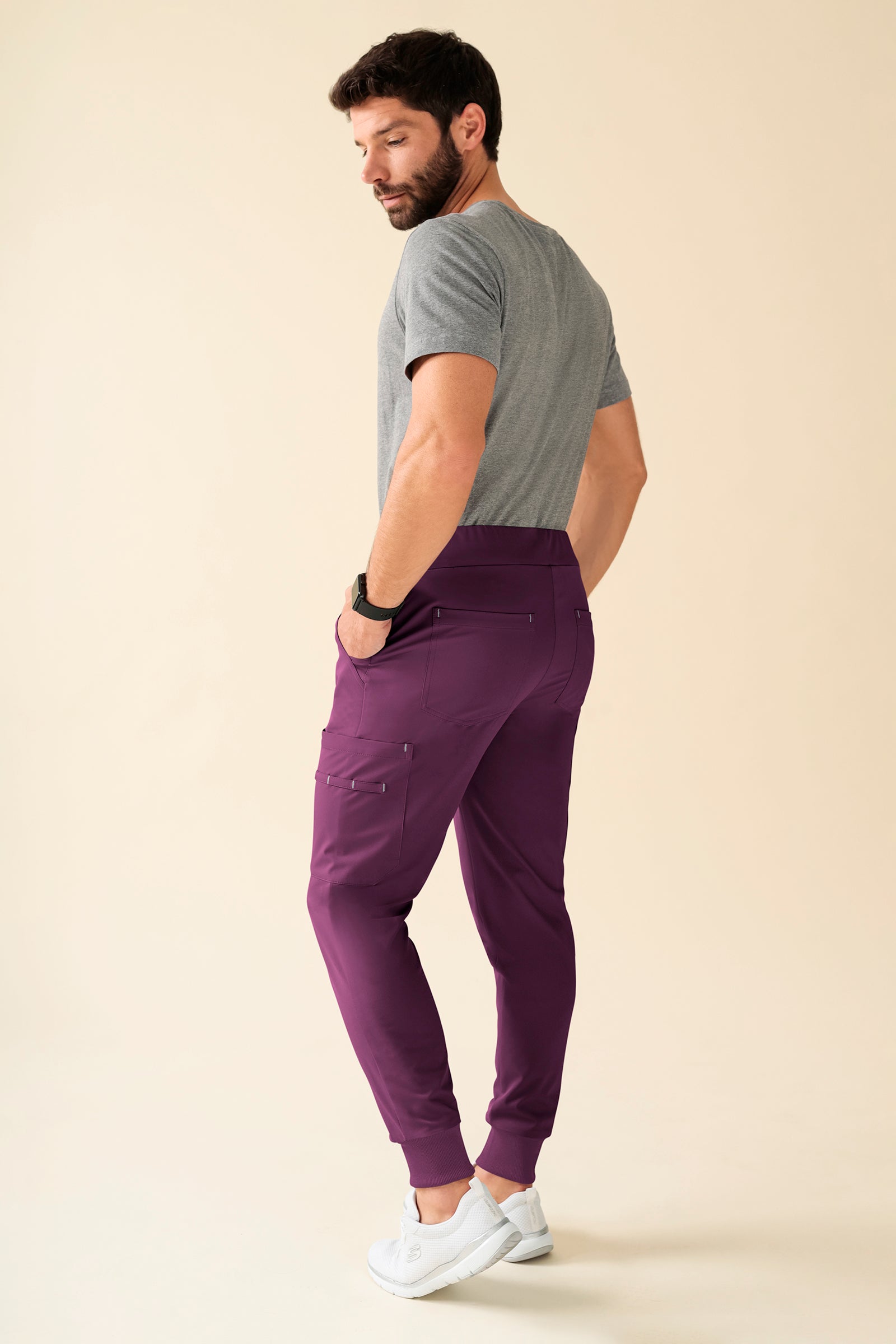 KAERE Hose Herren - Saumbündchen Kurzgr. mit Beintaschen pflaume, Rückansicht