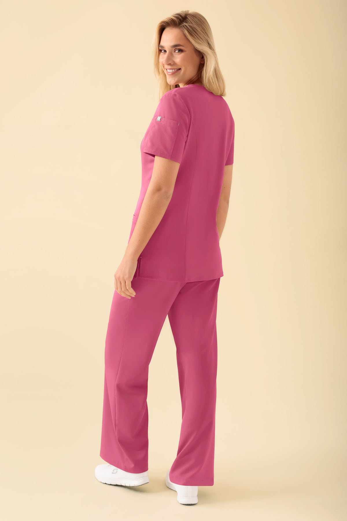 KAERE Kasack Damen - durchgeknöpft rosenholz, Vue de dos Le mannequin mesure 177 cm et porte la taille S