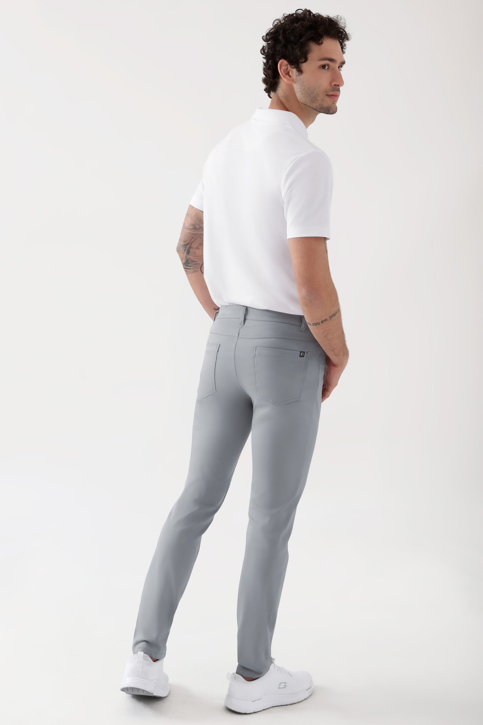 COMFY FLEX 5-Pocket Hose Herren - schlankes Bein grau, Vue de dos Le mannequin mesure 188 cm et porte la taille 48