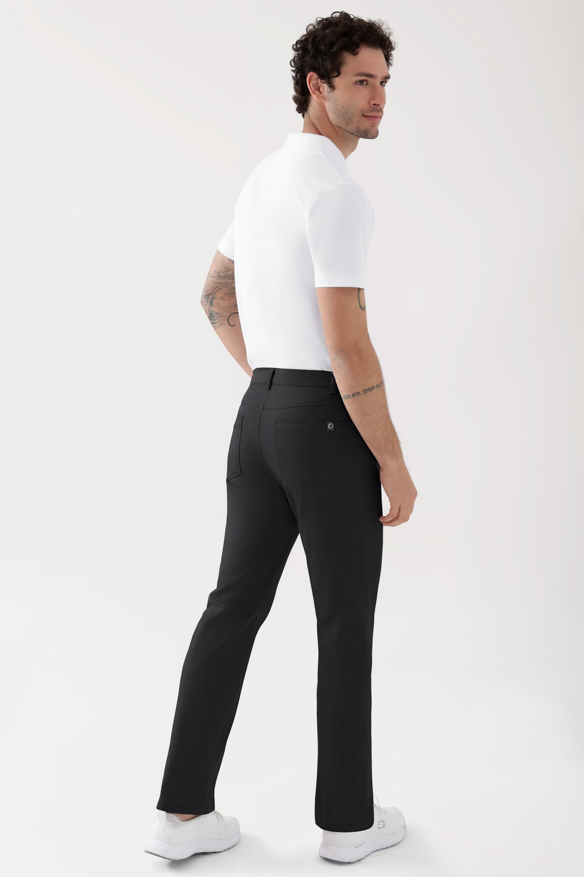 COMFY FLEX 5-Pocket Hose Herren - gerades Bein schwarz, Vue de dos Le mannequin mesure 188 cm et porte la taille 48