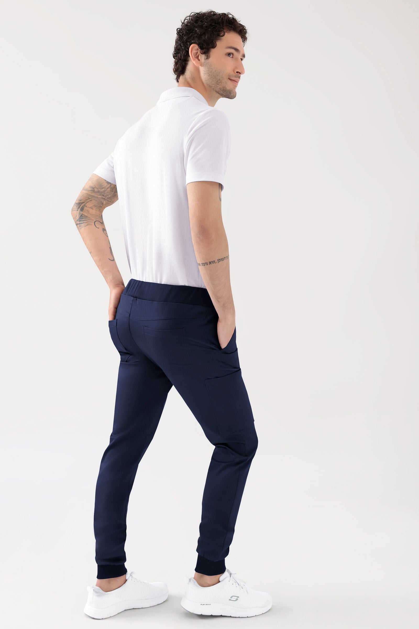 COMFY FLEX Hose Herren - Jogpants navy, Rückansicht Das Model ist 188 cm gross und trägt Grösse M