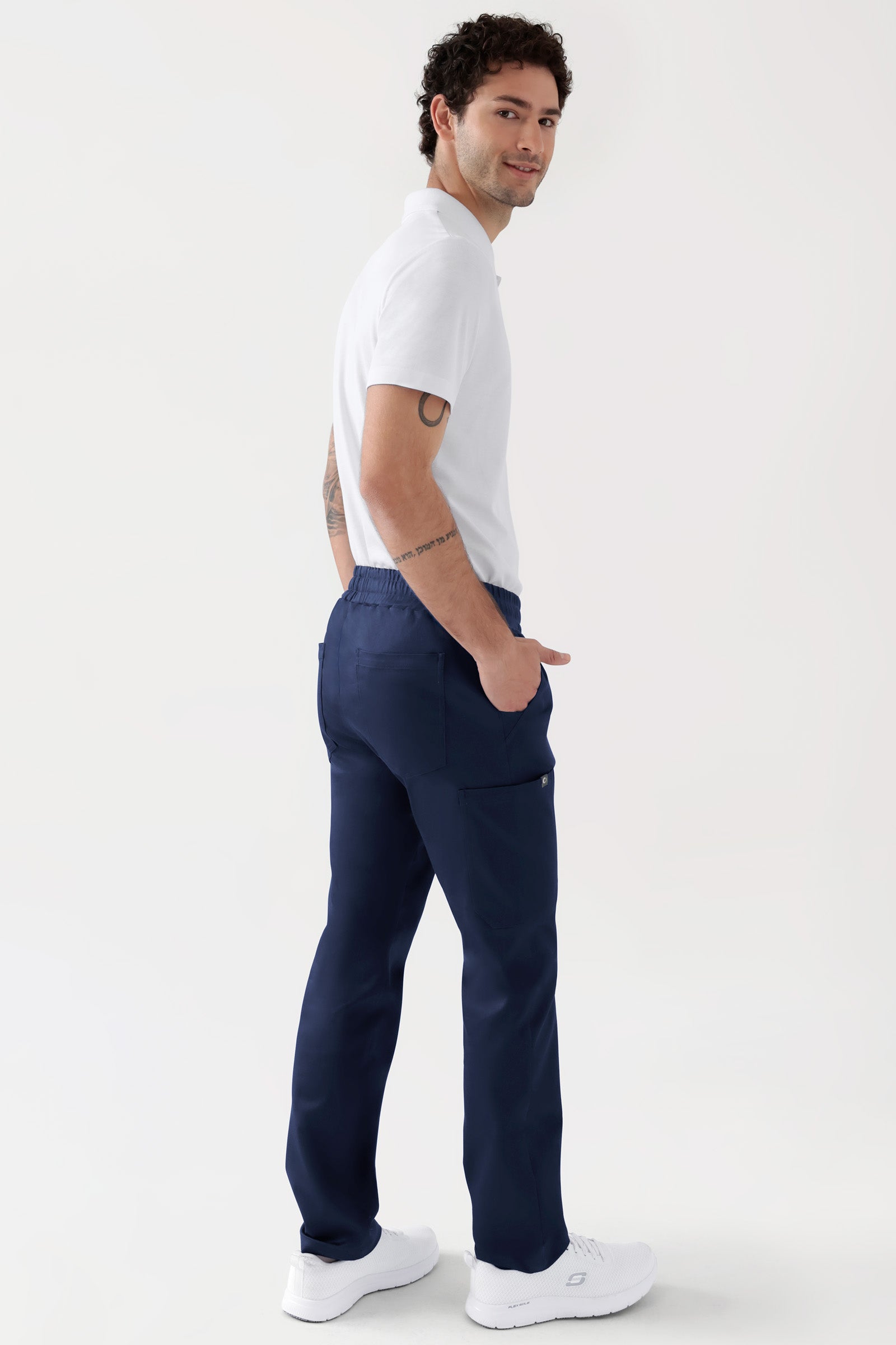 COMFY FLEX Stretch Hose Unisex - 1/1 Länge navy, Rückansicht Das Model ist 188 cm gross und trägt Grösse M