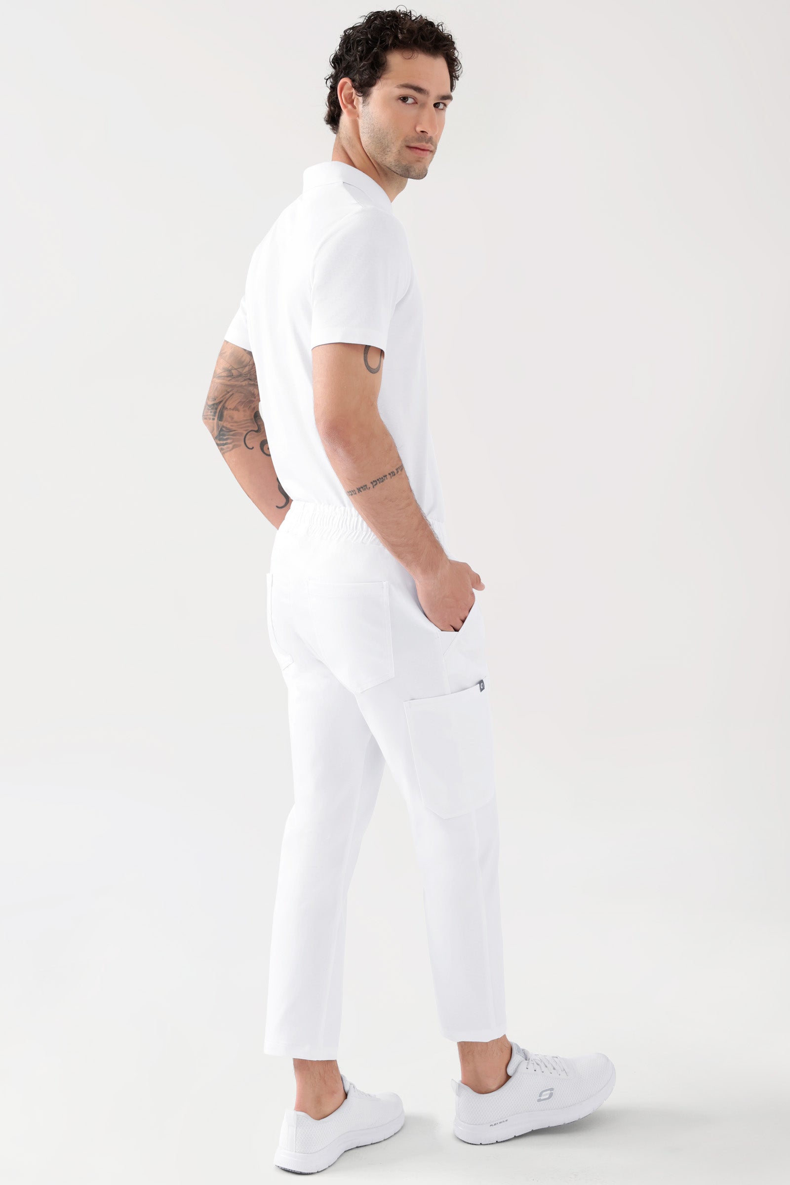 COMFY FLEX Stretch Hose Unisex - 7/8 Länge weiss, Rückansicht Das Model ist 188 cm gross und trägt Grösse M