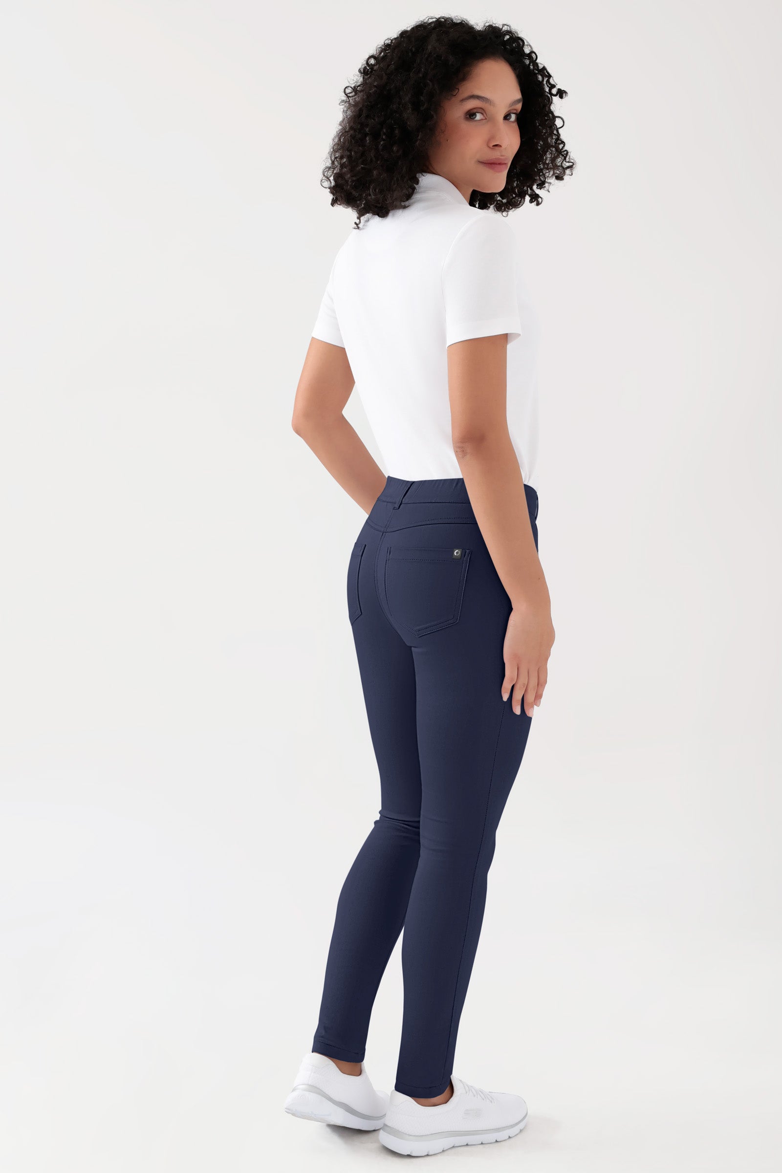 COMFY FLEX 5-Pocket Hose Damen - schlankes Bein navy, Rückansicht Das Model ist 176 cm gross und trägt Grösse 36
