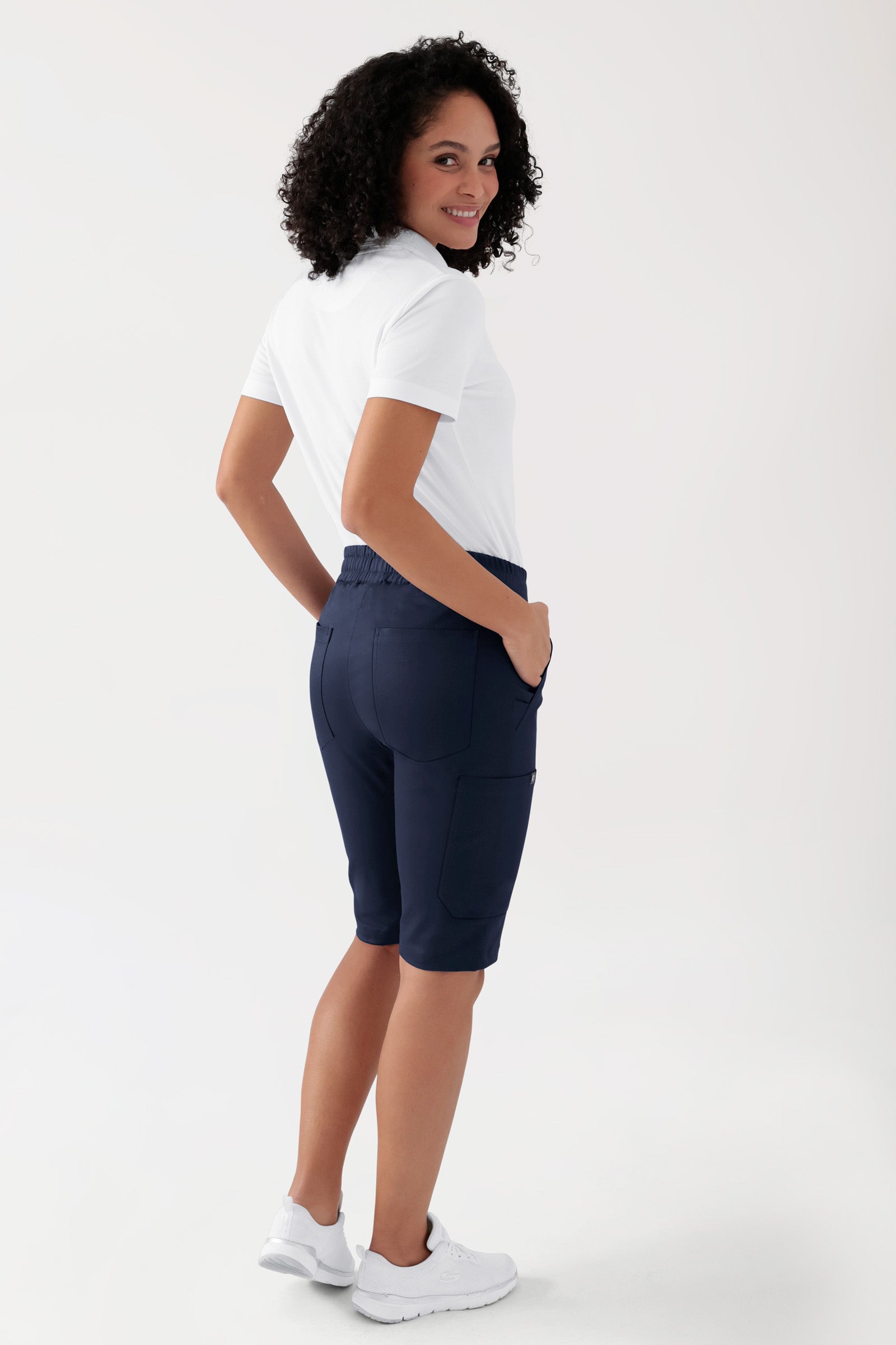 COMFY FLEX Stretch Hose Unisex - Bermuda navy, Rückansicht Das Model ist 176 cm gross und trägt Grösse S