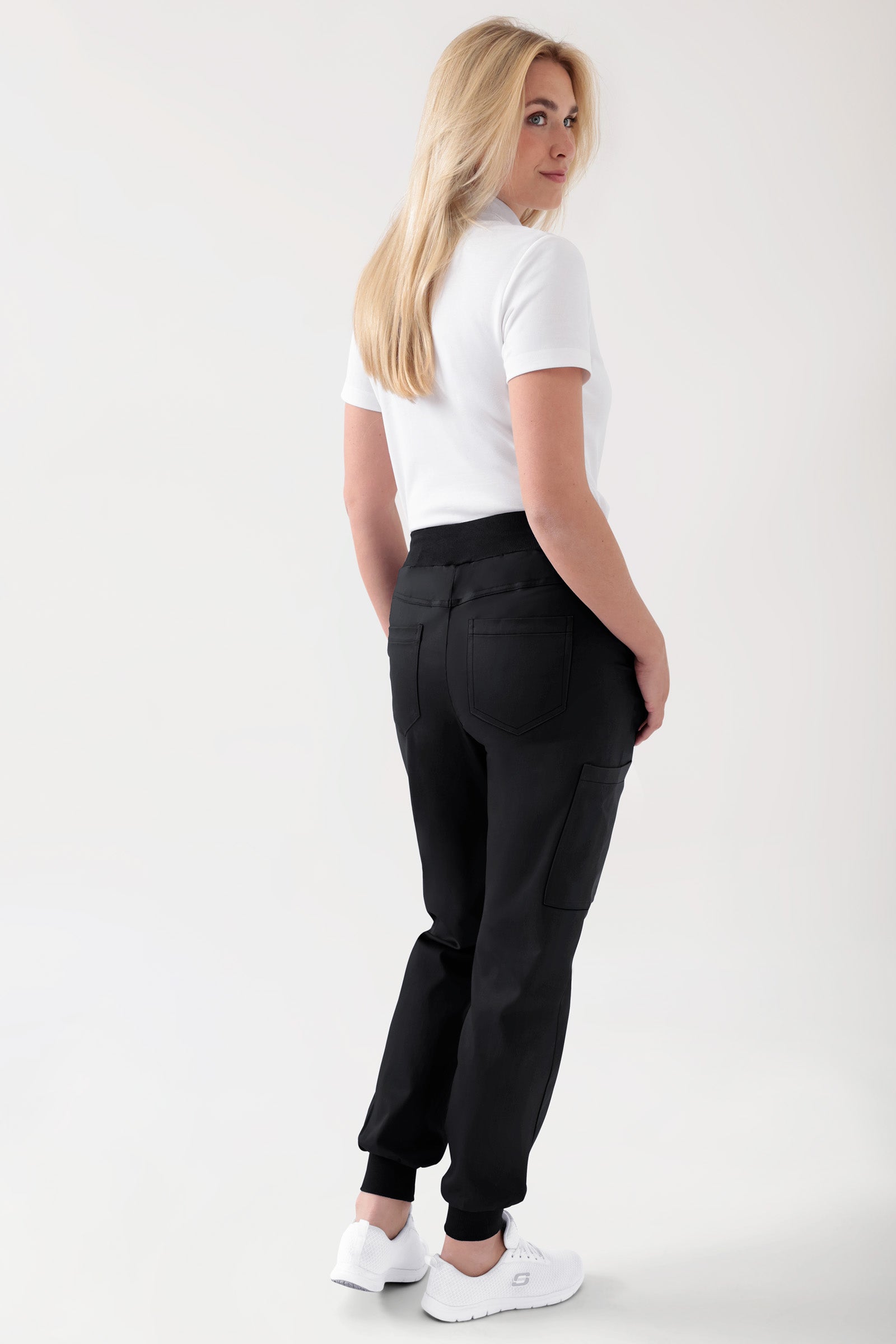 COMFY FLEX Hose Damen - Jogpants schwarz, Rückansicht Das Model ist 177 cm gross und trägt Grösse S