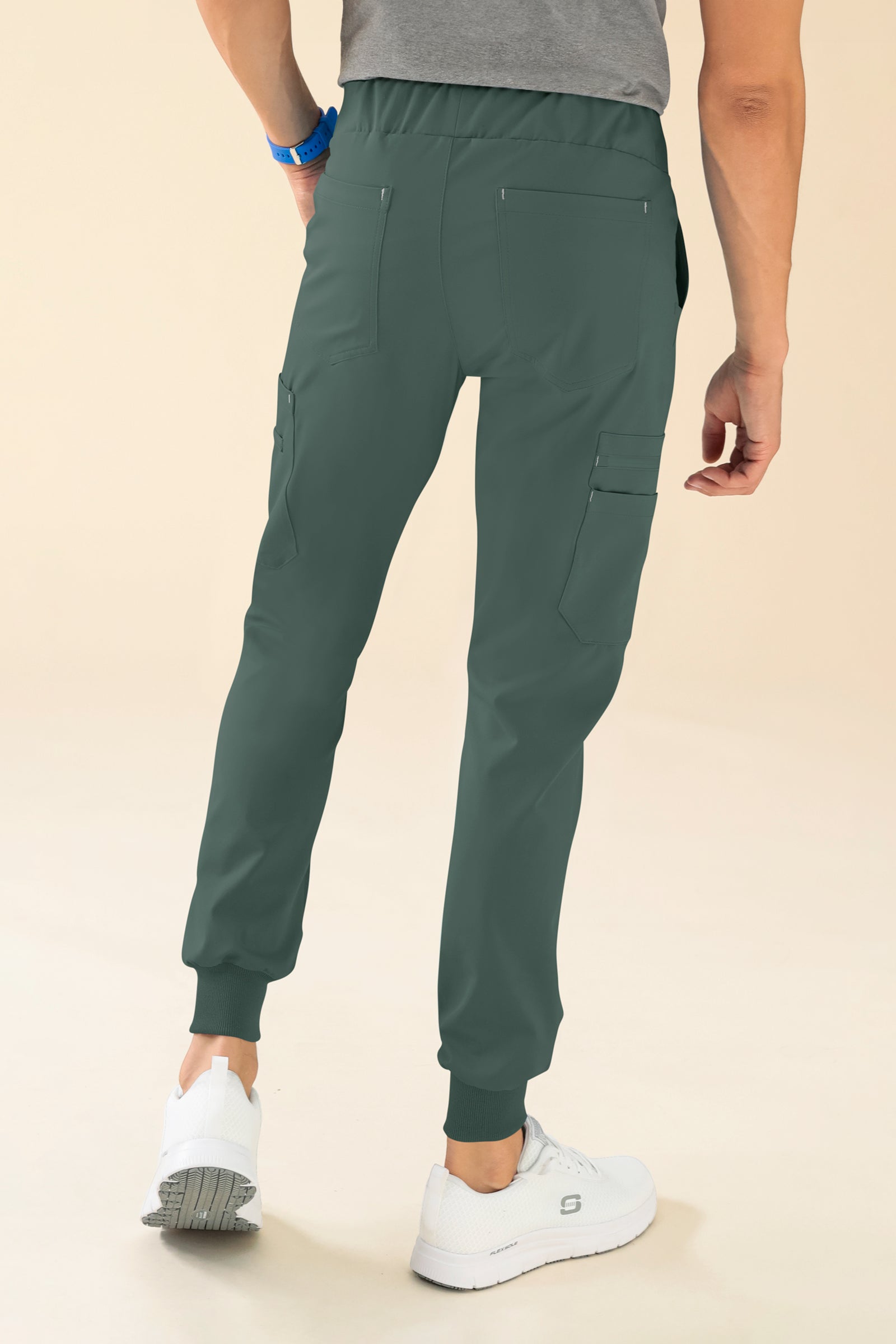 KAERE Hose Herren - Saumbündchen mit Beintaschen dunkelgrün, Rückansicht