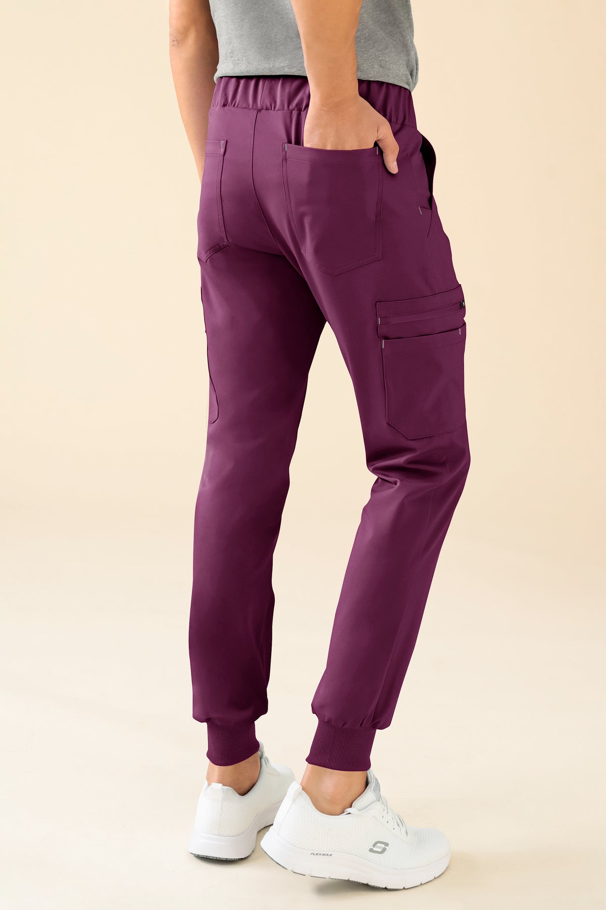 KAERE Hose Herren - Saumbündchen mit Beintaschen pflaume, Rückansicht