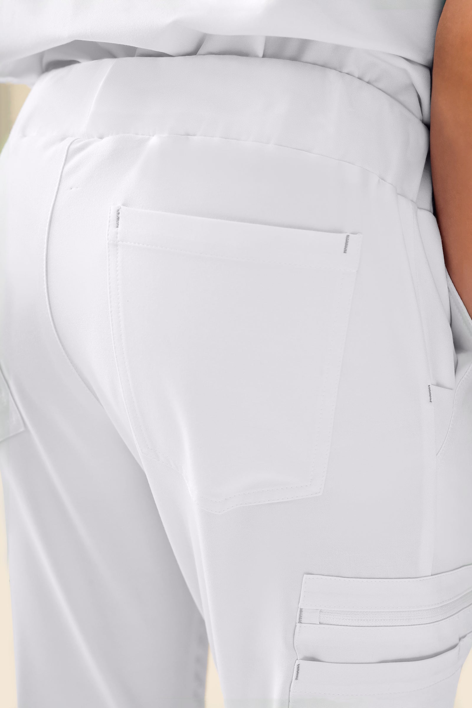 KAERE Hose Herren - Saumbündchen mit Beintaschen weiss