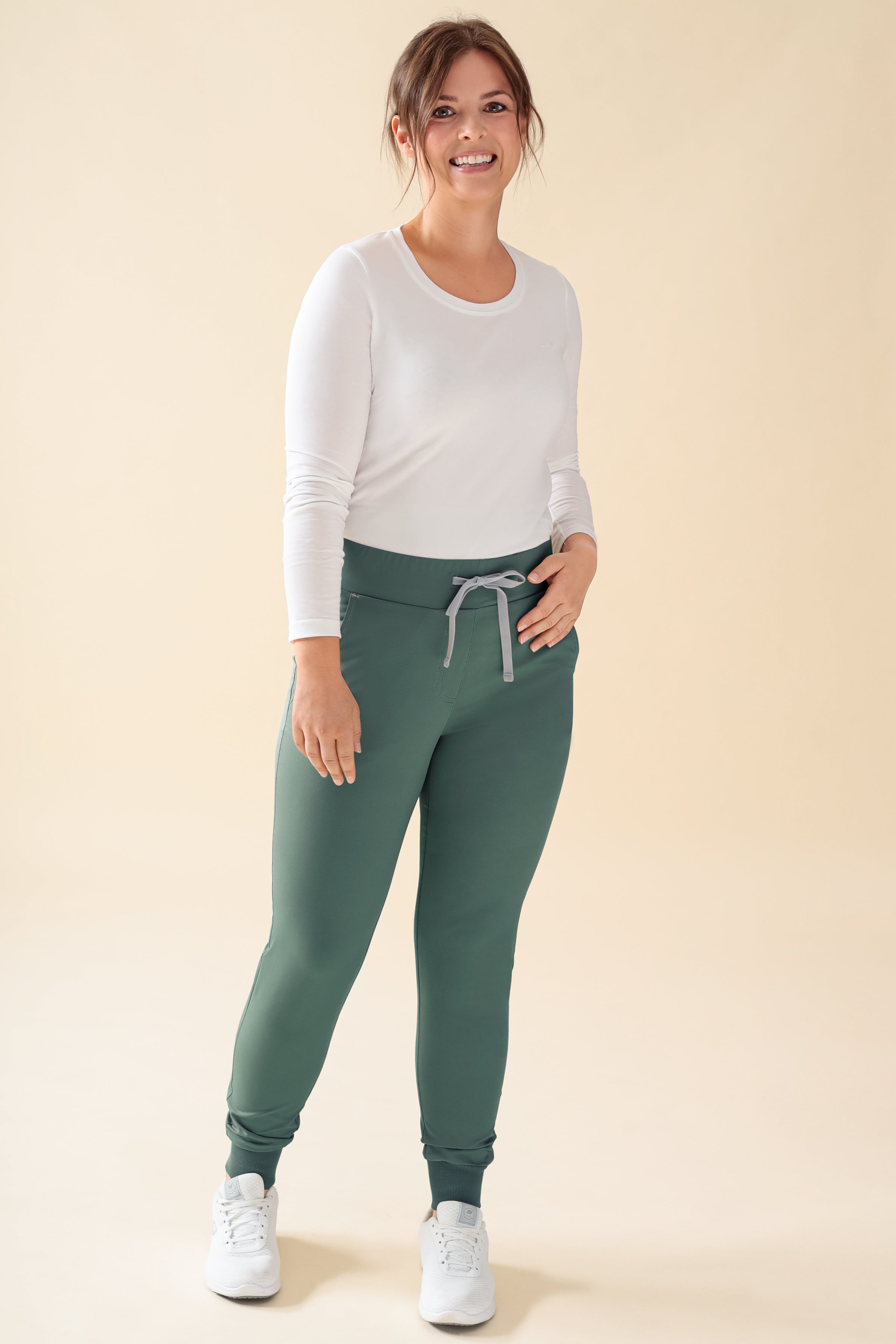 KAERE Hose Damen - Saumbündchen Kurzgr. ohne Beintaschen dunkelgrün, Vorderansicht