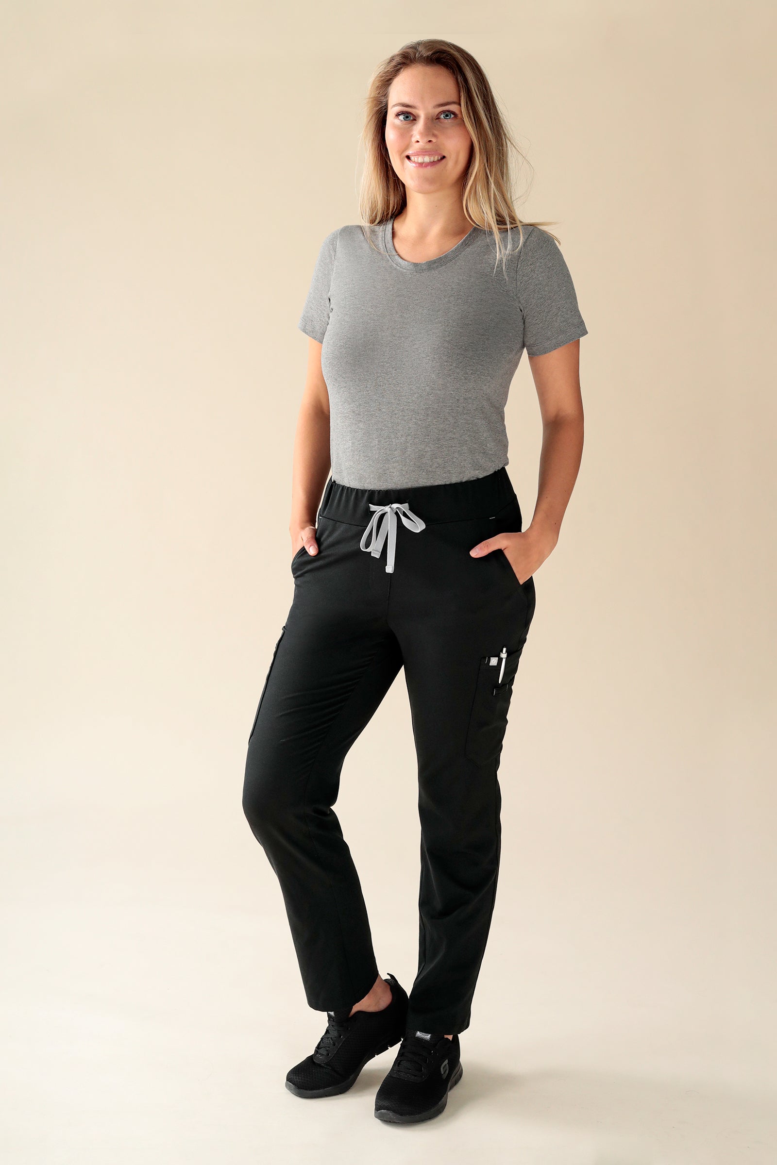 KAERE Hose Damen - gerader Saum Kurzgr. mit Beintaschen schwarz, Vue de face