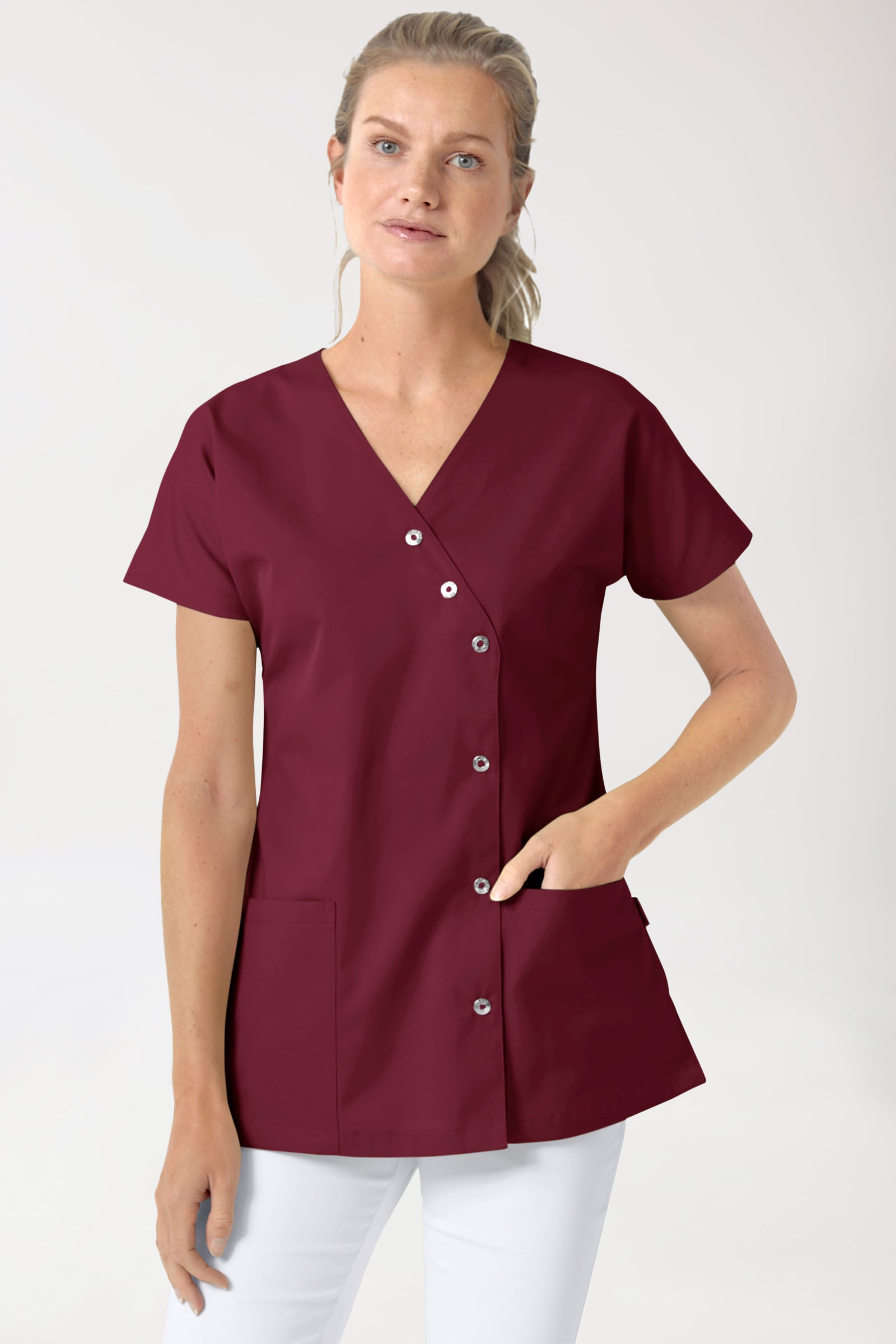Beauty Kasack Damen - asymmetrische Druckknopfleiste bordeaux, Vue de face
