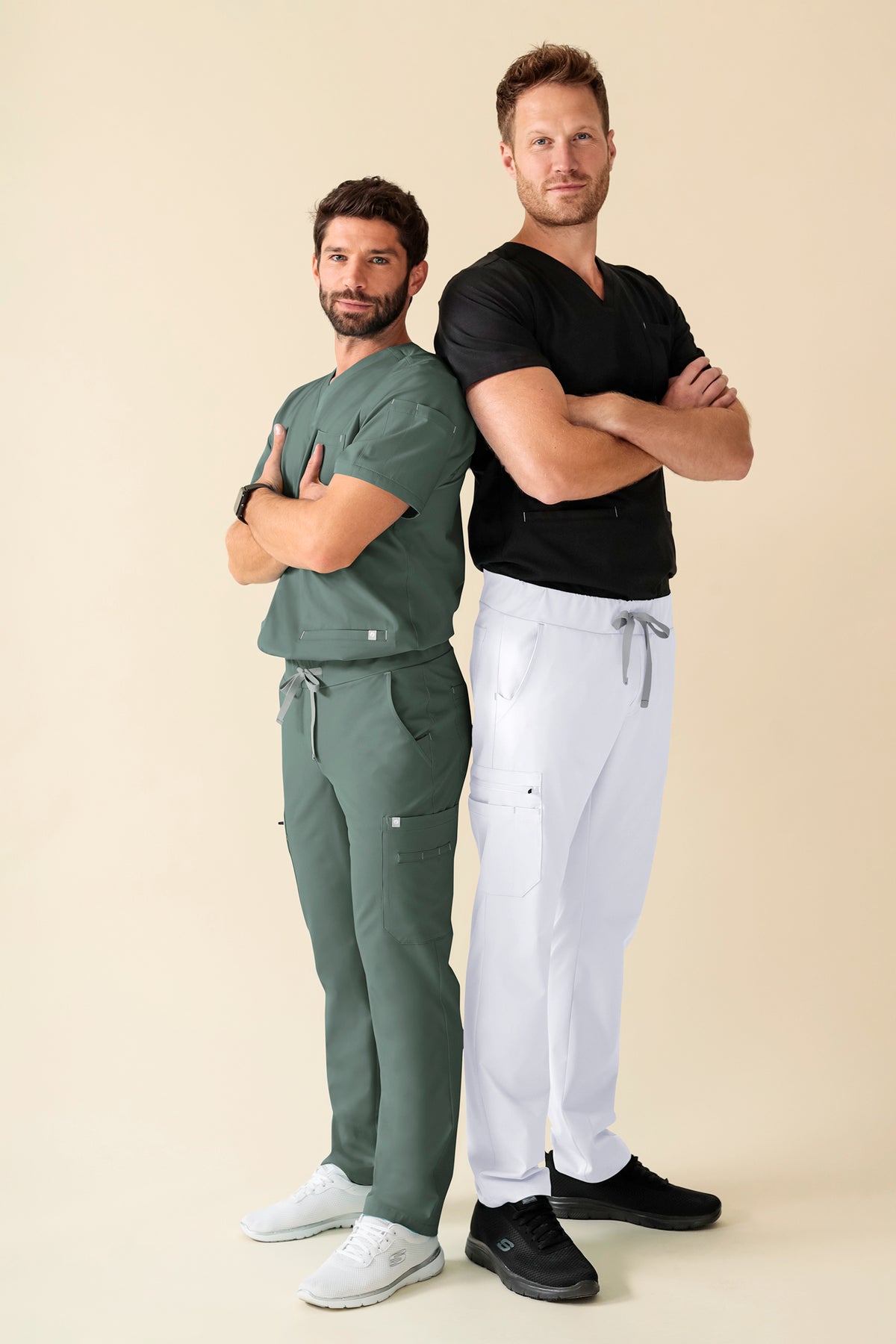 KAERE Hose Herren - gerader Saum Kurzgr. mit Beintaschen dunkelgrün, Vorderansicht