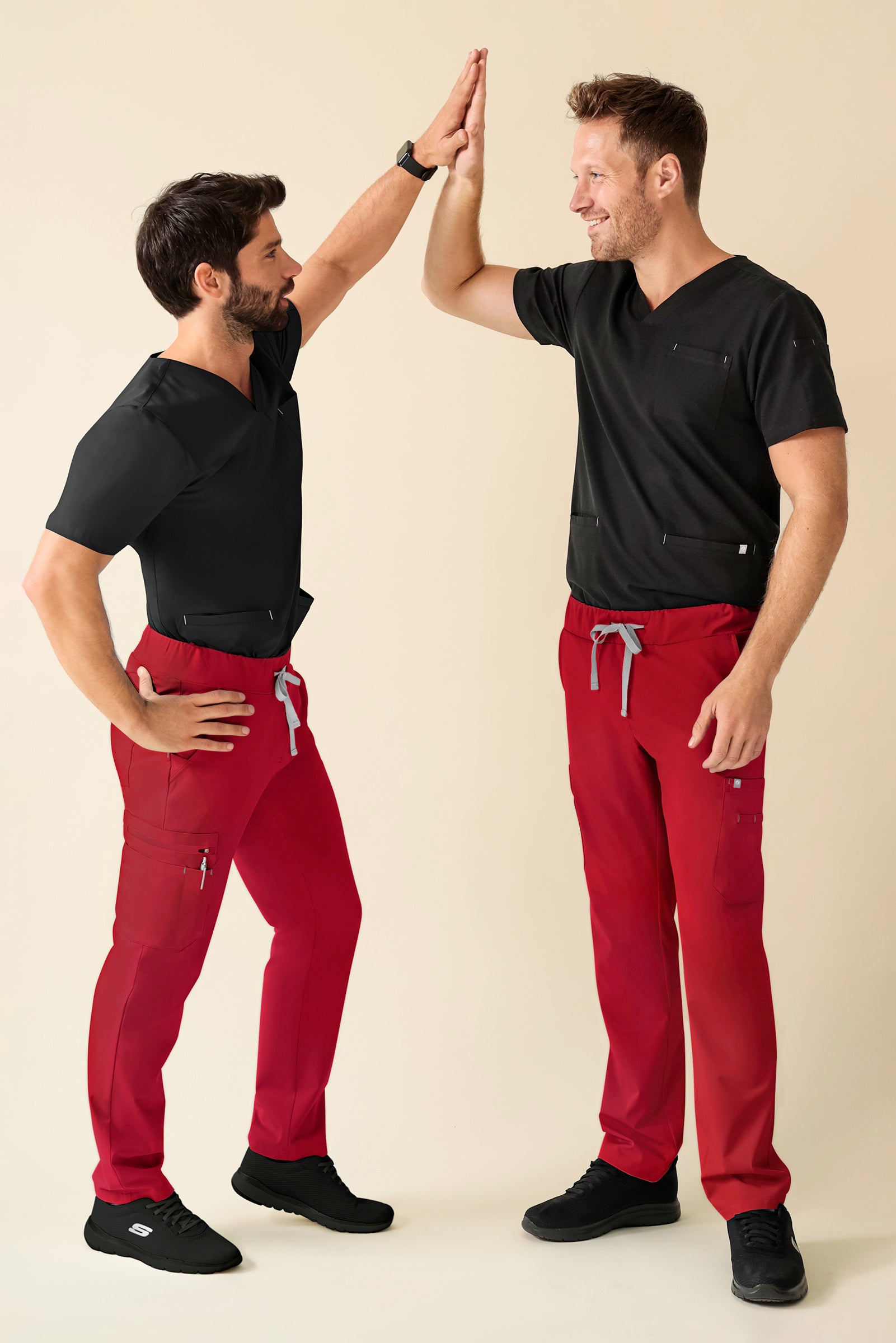 KAERE Hose Herren - gerader Saum Kurzgr. mit Beintaschen rot, Vorderansicht