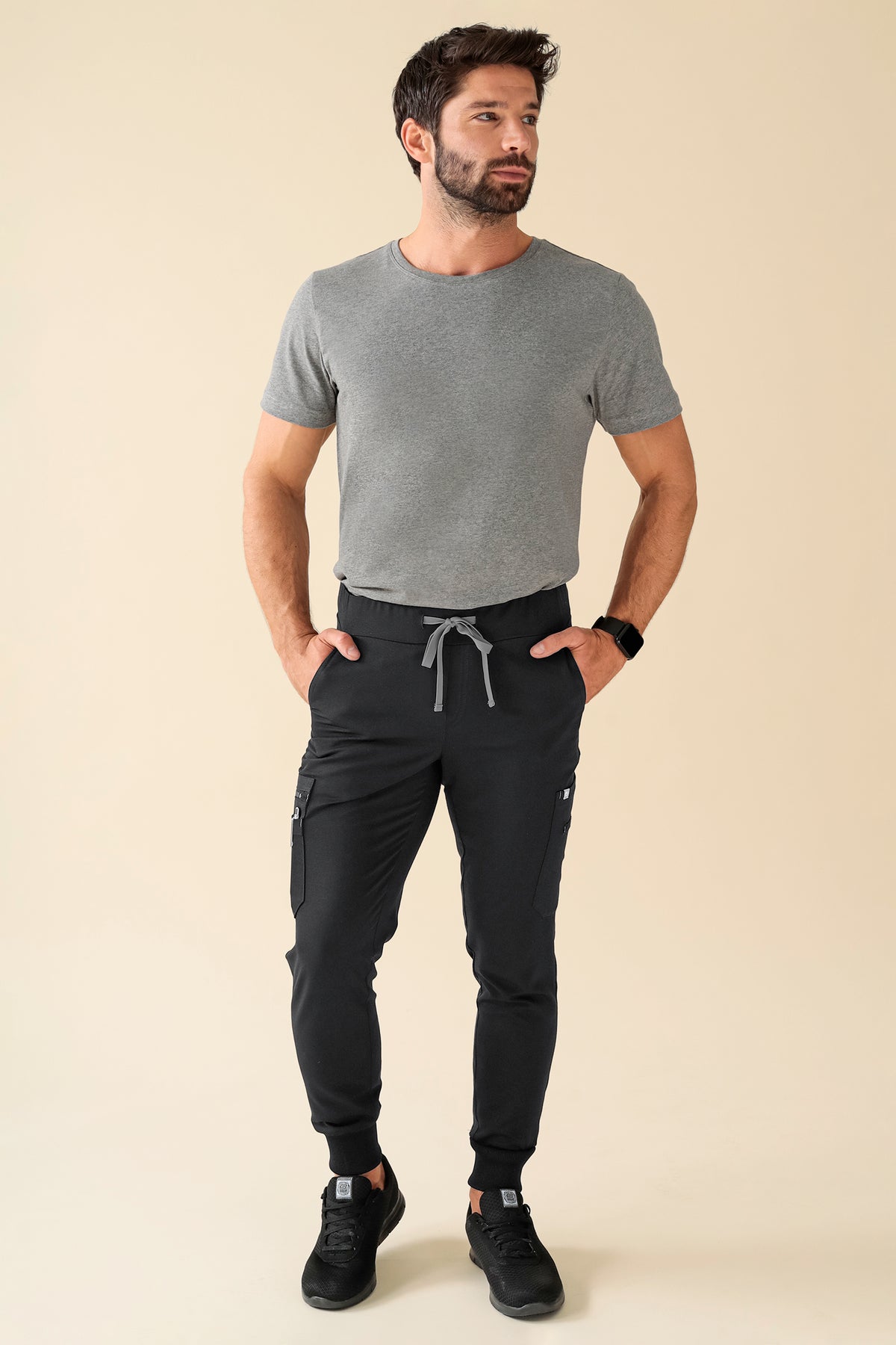 KAERE Hose Herren - Saumbündchen Kurzgr. mit Beintaschen schwarz, Vorderansicht