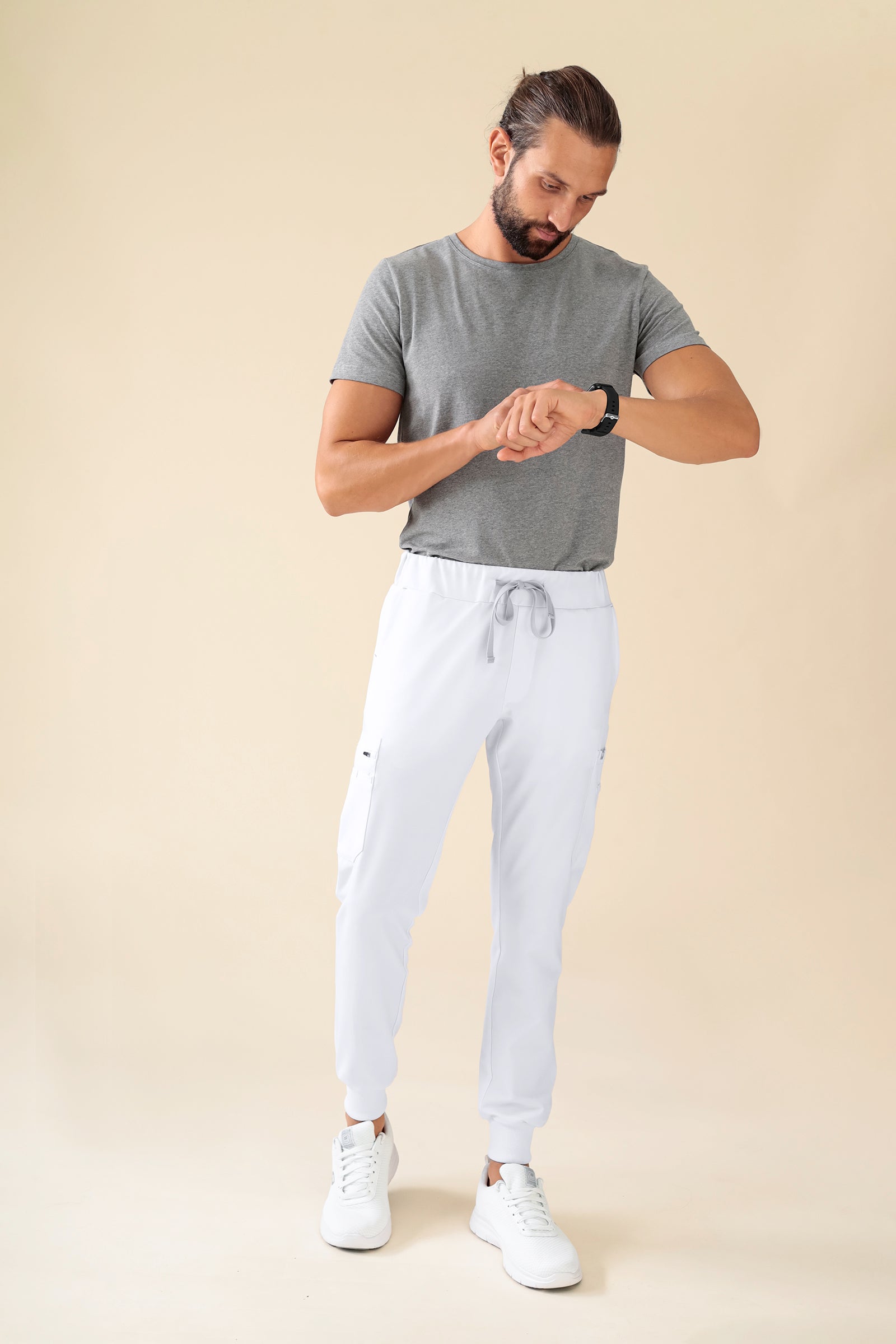 KAERE Hose Herren - Saumbündchen mit Beintaschen weiss, Vorderansicht