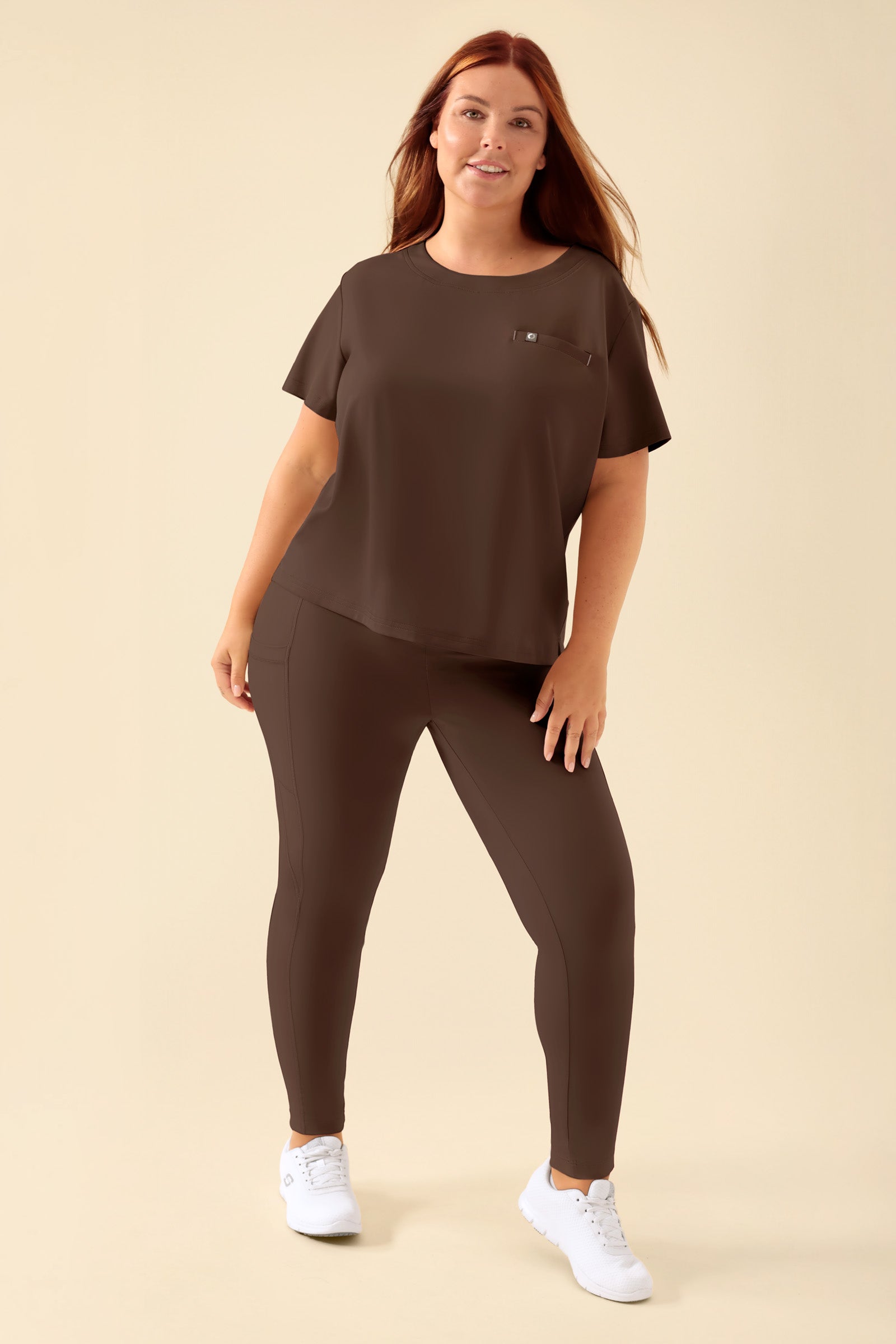 KAERE Leggings Damen - super elastisch coffee, Vorderansicht Das Model ist 173 cm gross und trägt Grösse XL