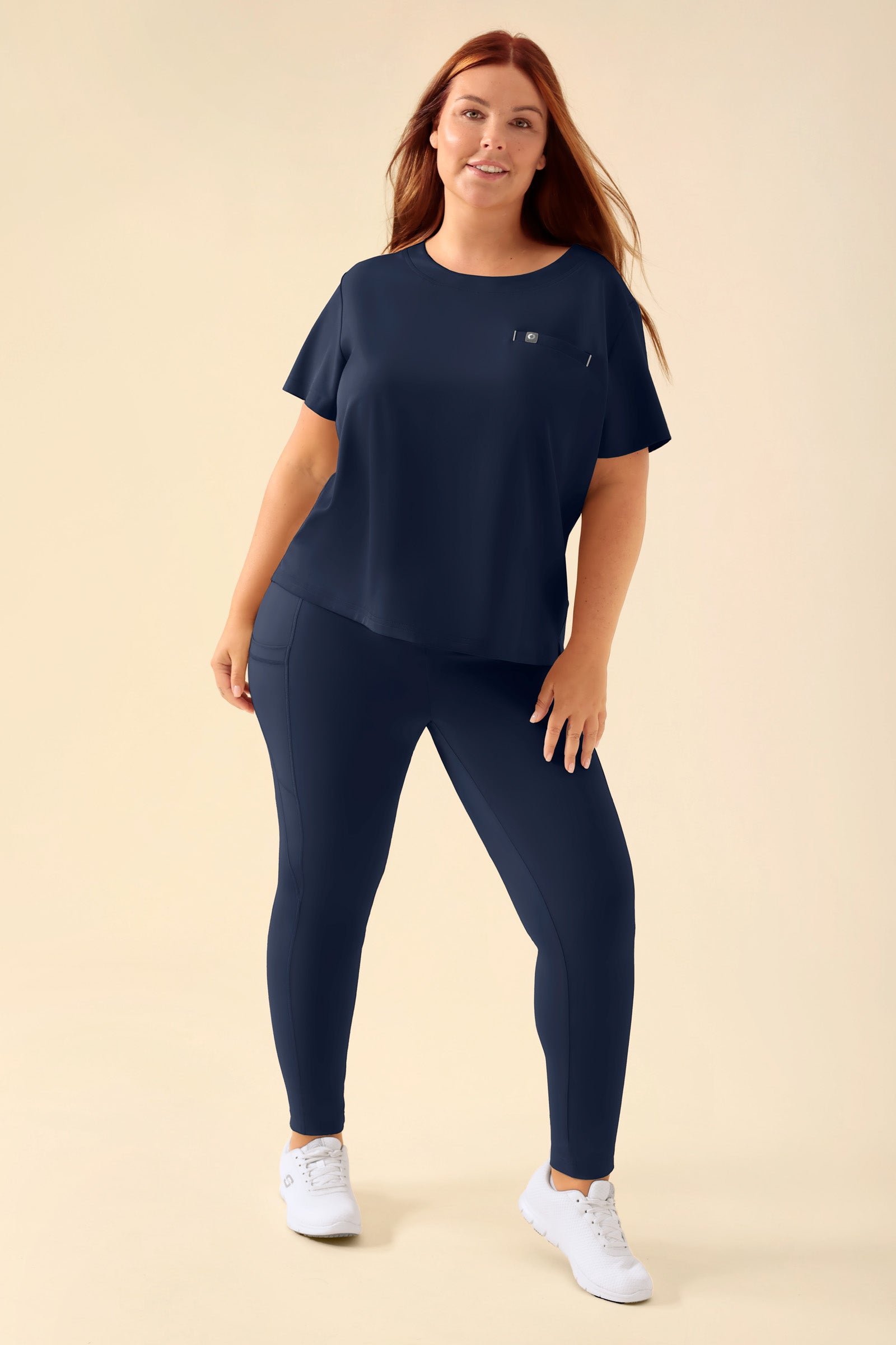 KAERE Leggings Damen - super elastisch navy, Vorderansicht Das Model ist 173 cm gross und trägt Grösse XL