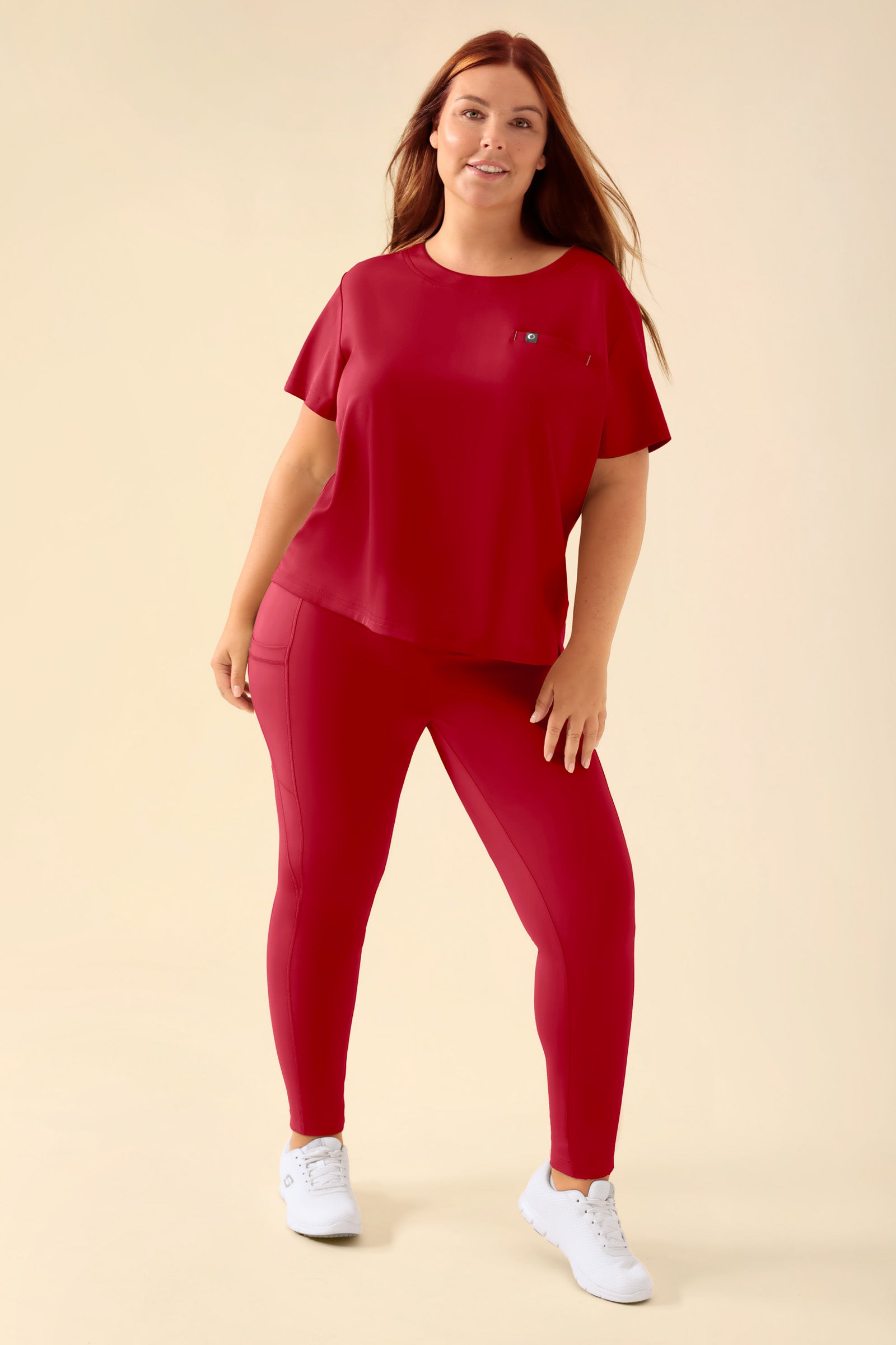KAERE Leggings Damen - super elastisch rot, Vorderansicht Das Model ist 173 cm gross und trägt Grösse XL