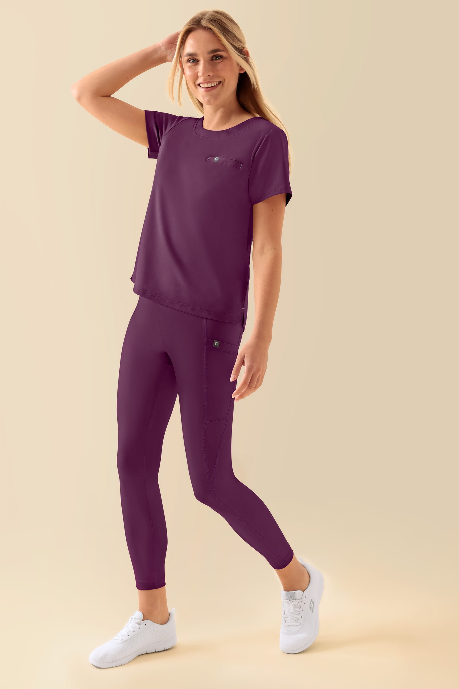 KAERE Leggings Damen - super elastisch pflaume, Vorderansicht Das Model ist 177 cm gross und trägt Grösse S