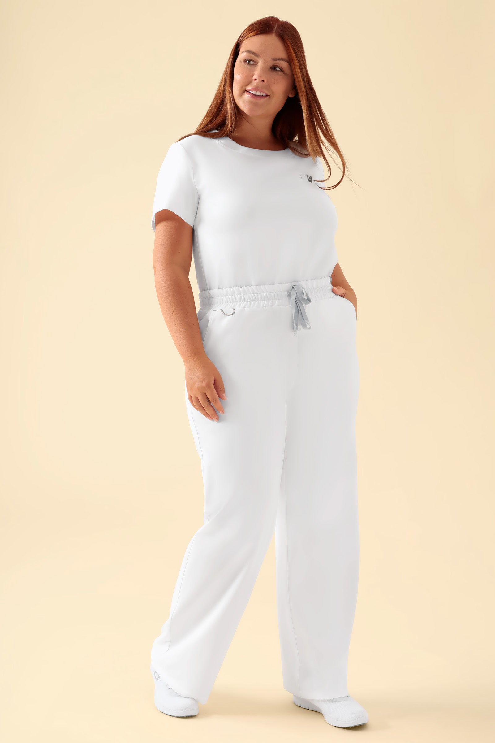 KAERE Hose Damen - weites Bein weiss, Vue de face Le mannequin mesure 173 cm et porte la taille XL