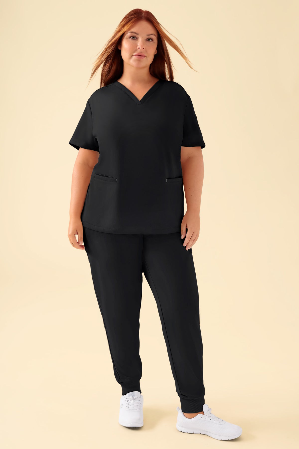 KAERE Schlupfkasack Damen - V-Ausschnitt schwarz, Vue de face Le mannequin mesure 173 cm et porte la taille XL