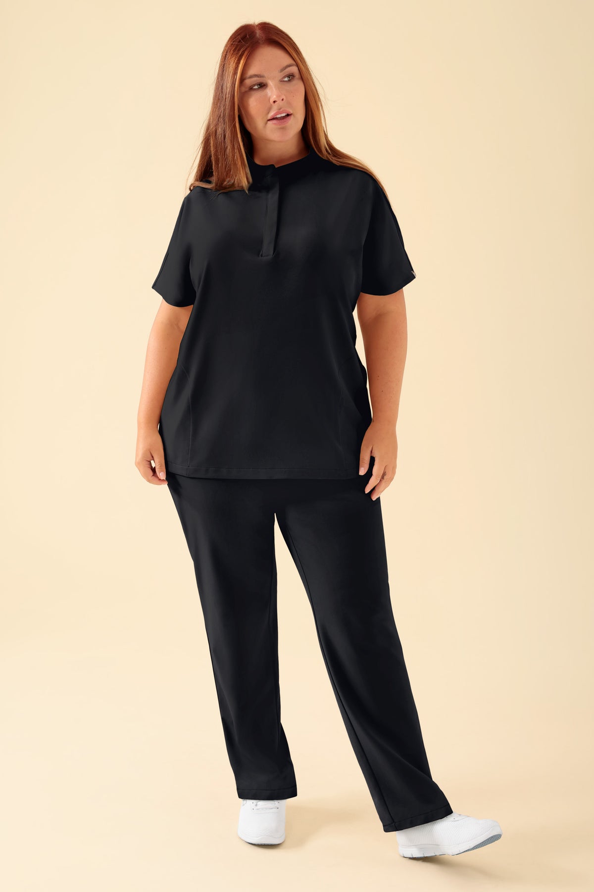 KAERE Schlupfkasack Damen, Vorderansicht Das Model ist 173 cm gross und trägt Grösse XL