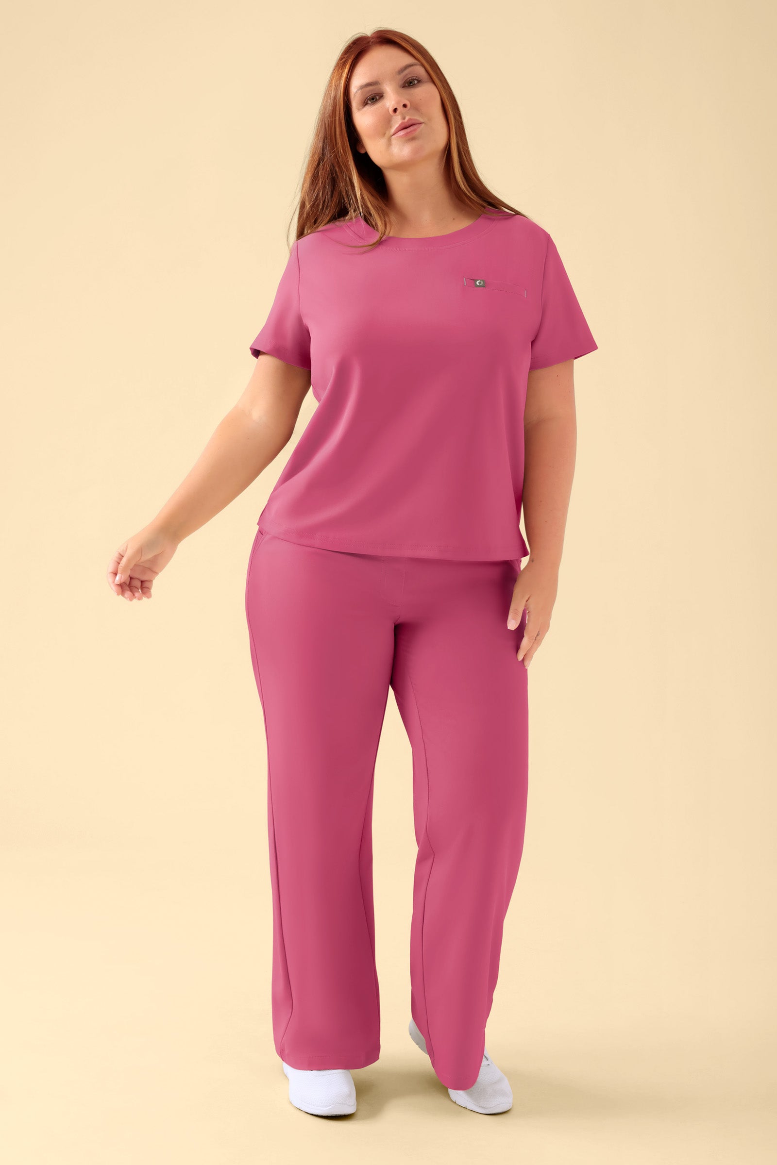 KAERE Shirt Damen - Rundhalsausschnitt rosenholz, Vorderansicht Das Model ist 173 cm gross und trägt Grösse XL