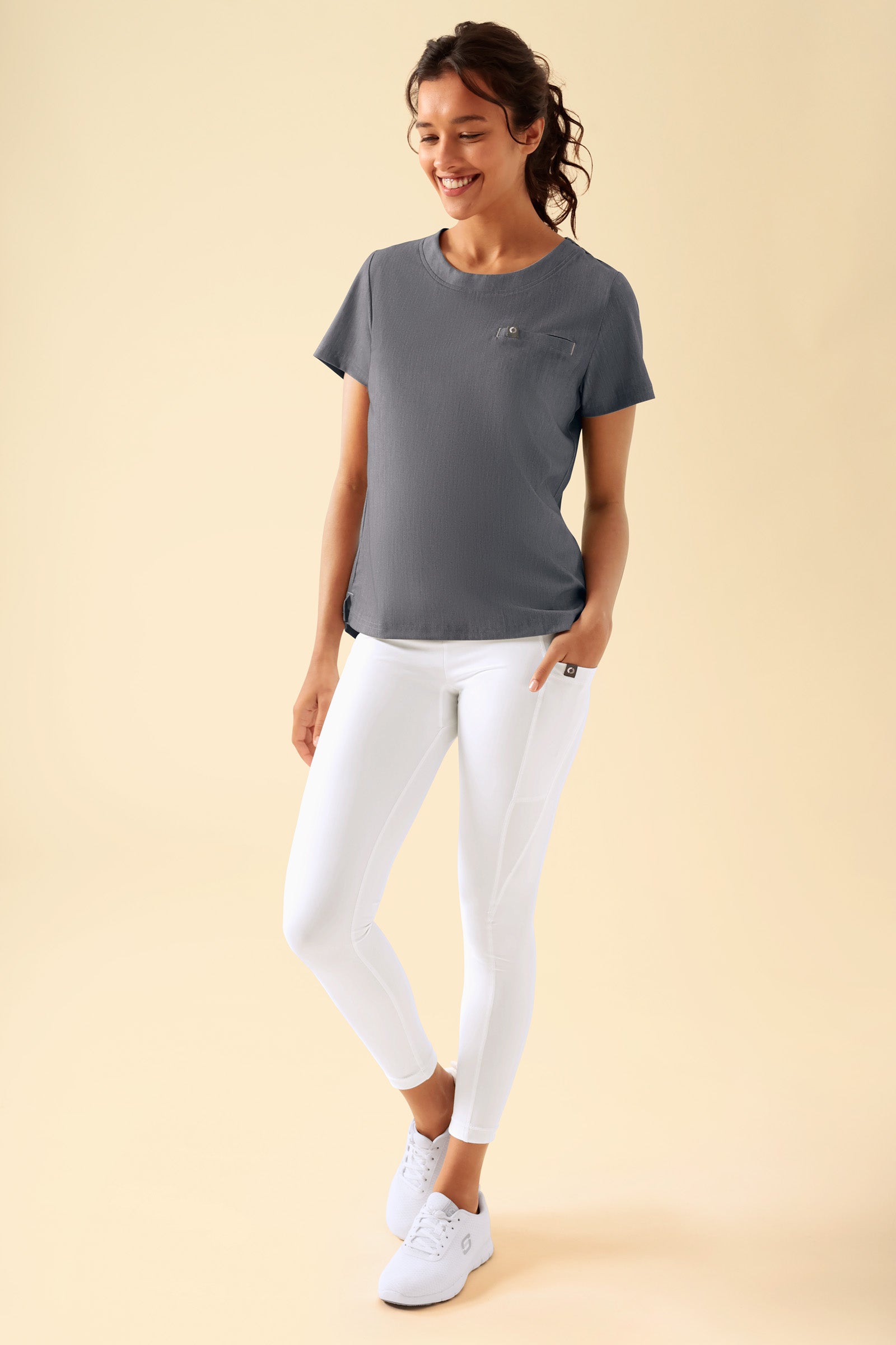 KAERE Leggings Damen - super elastisch weiss, Vorderansicht Das Model ist 176 cm gross und trägt Grösse S