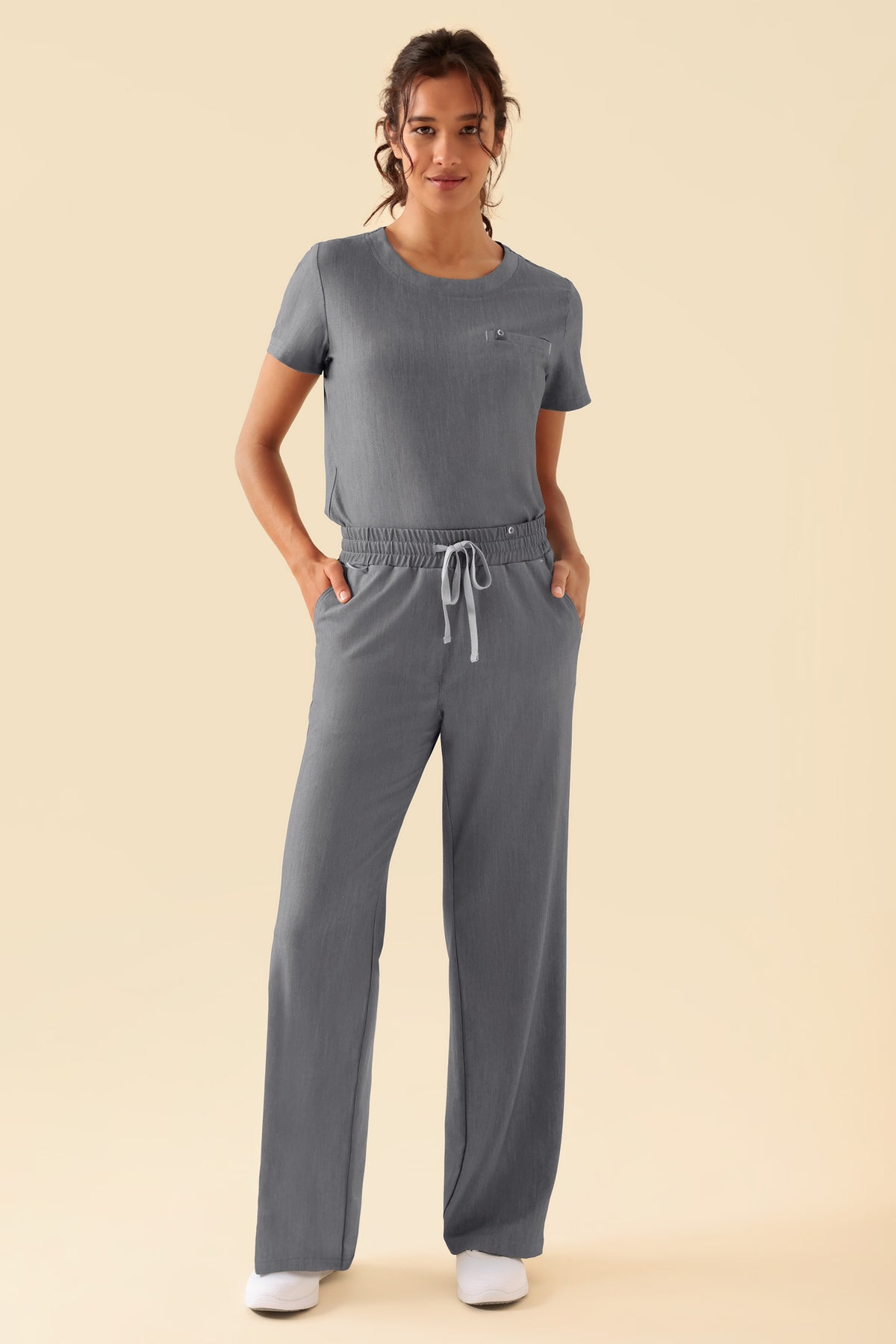 KAERE Shirt Damen - Rundhalsausschnitt grau melange, Vue de face Le mannequin mesure 176 cm et porte la taille S