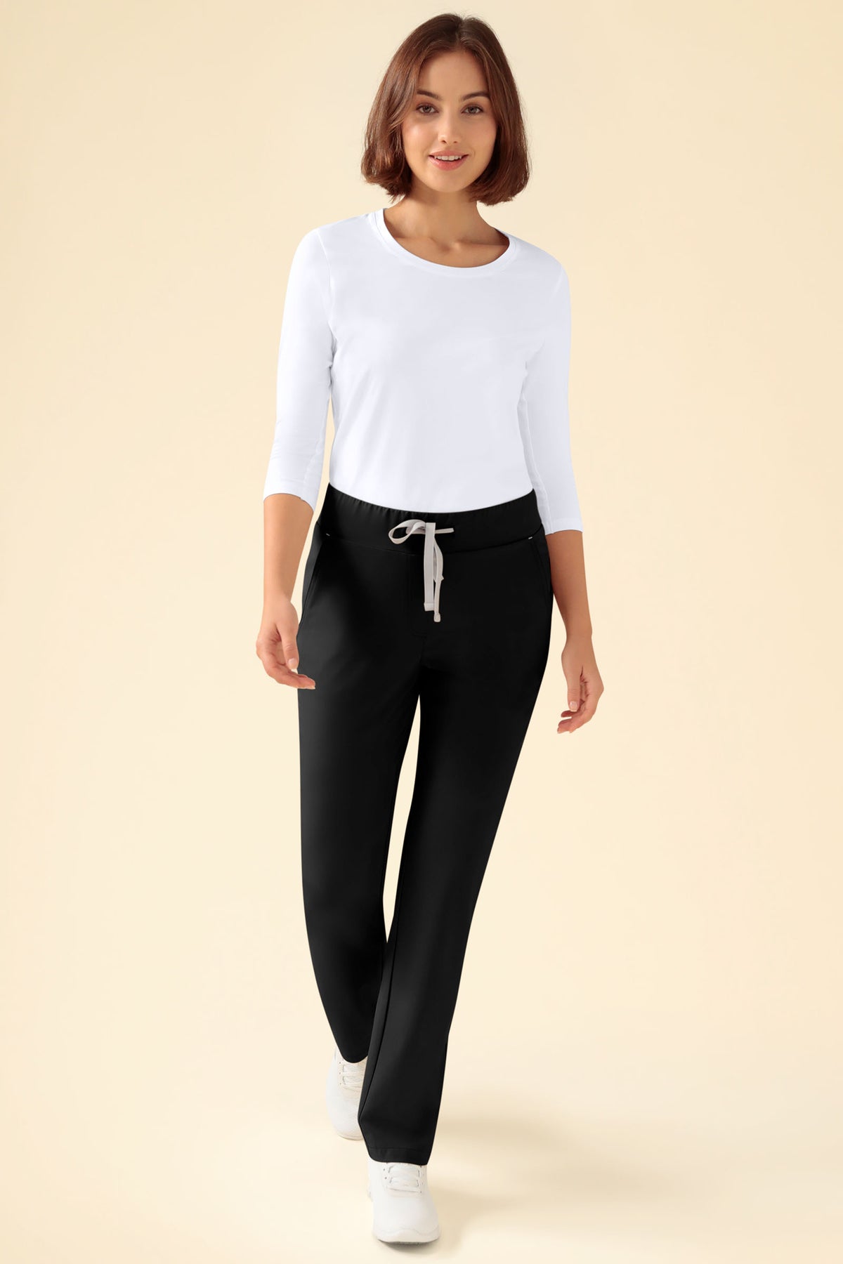 KAERE Hose Damen - gerader Saum ohne Beintaschen schwarz, Vorderansicht Das Model ist 177 cm gross und trägt Grösse S