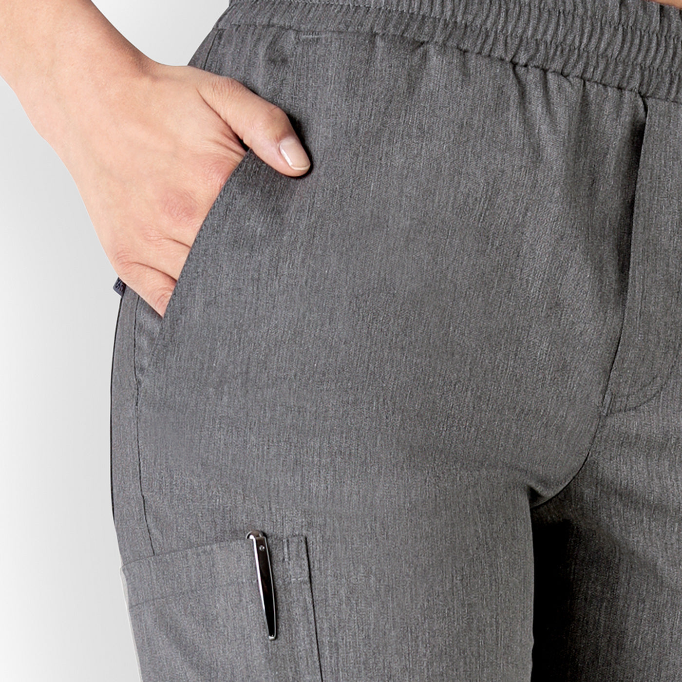 Detailaufnahme Seitentasche einer grauen GREEN Schlupfhose.