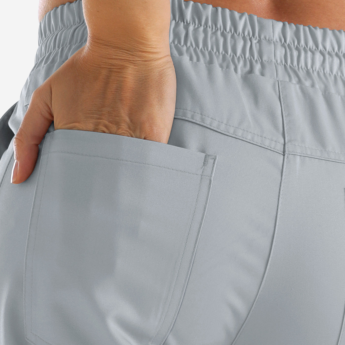 Detailaufnahme von Gesässtasche von grauer GREEN Schlupfhose.