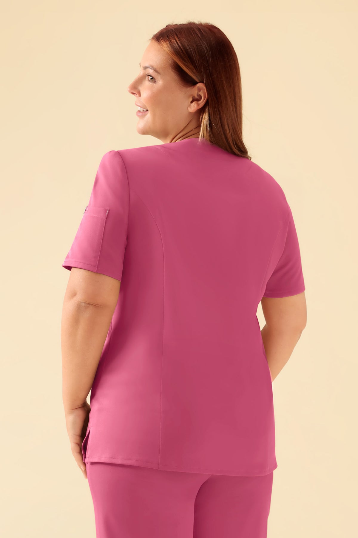 KAERE Kasack Damen - durchgeknöpft rosenholz, Vue de dos Le mannequin mesure 173 cm et porte la taille XL