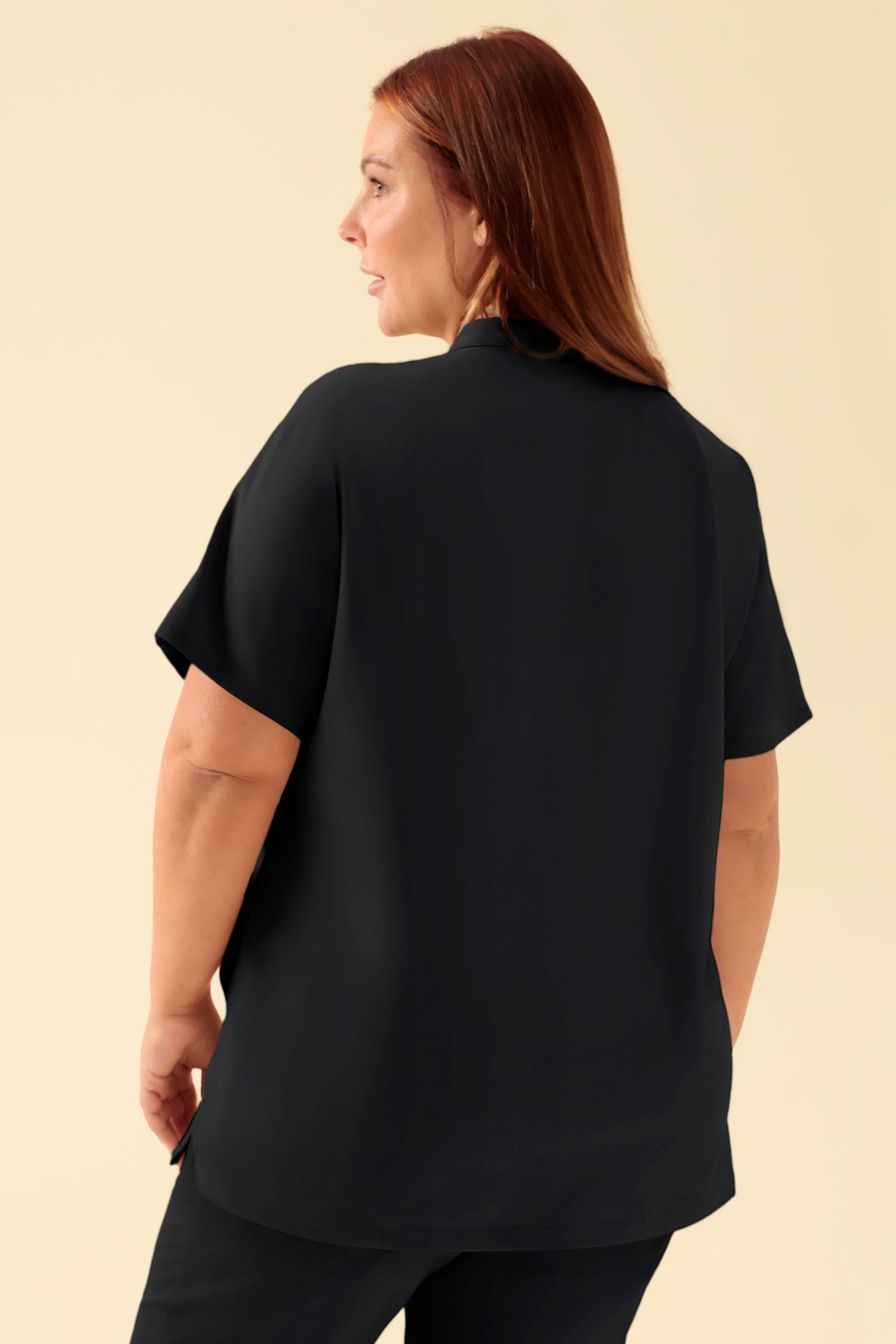 KAERE Schlupfkasack Damen, Rückansicht Das Model ist 173 cm gross und trägt Grösse XL