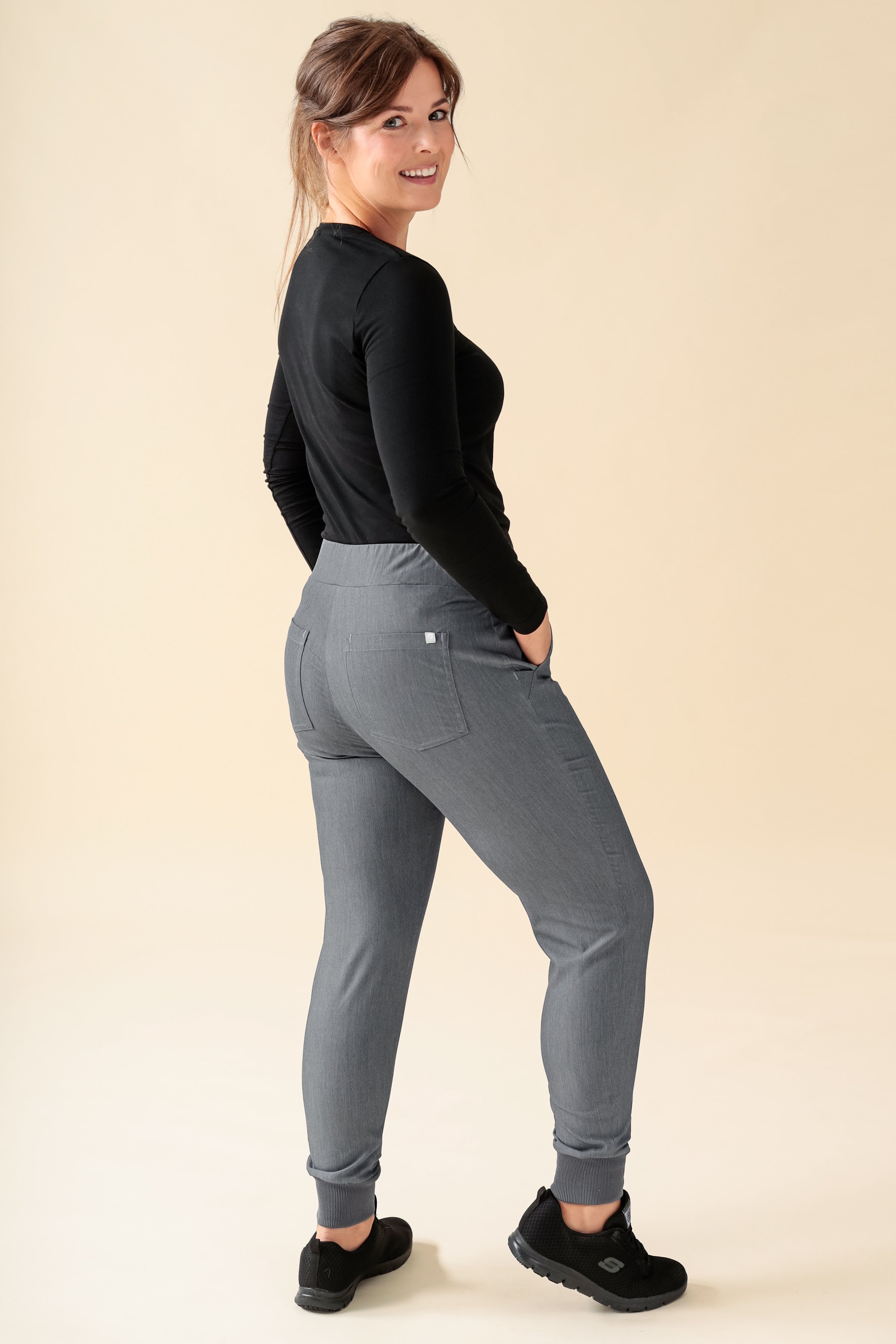 KAERE Hose Damen - Saumbündchen Kurzgr. ohne Beintaschen grau melange, Rückansicht 