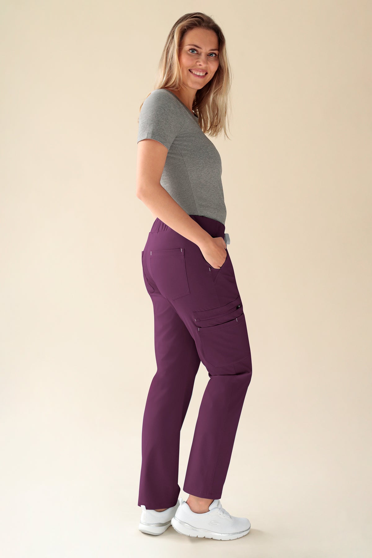 KAERE Hose Damen - gerader Saum Kurzgr. mit Beintaschen pflaume, Rückansicht 