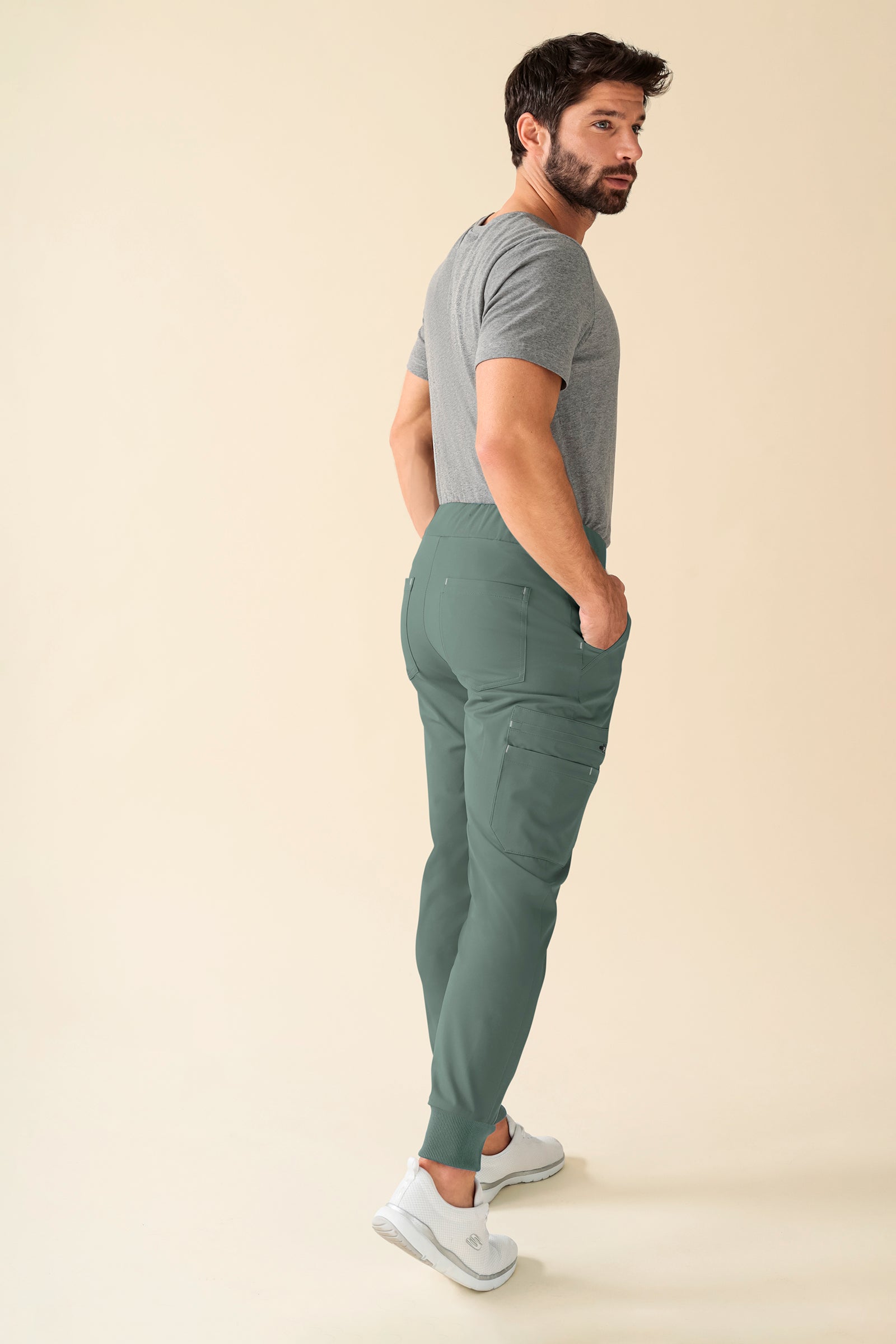 KAERE Hose Herren - Saumbündchen Kurzgr. mit Beintaschen dunkelgrün, Rückansicht 