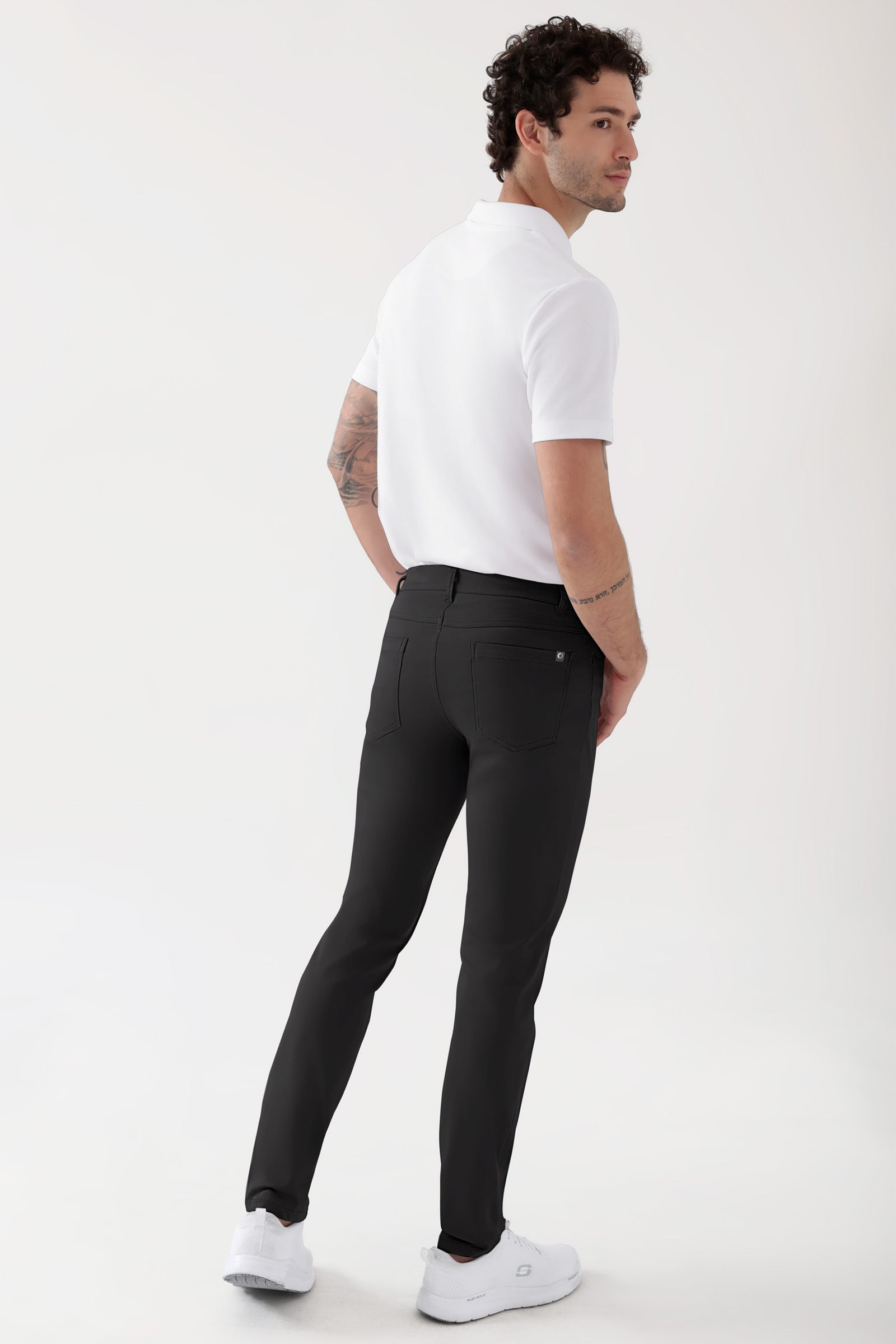COMFY FLEX 5-Pocket Hose Herren - schlankes Bein schwarz, Vue de dos Le mannequin mesure 188 cm et porte la taille 48