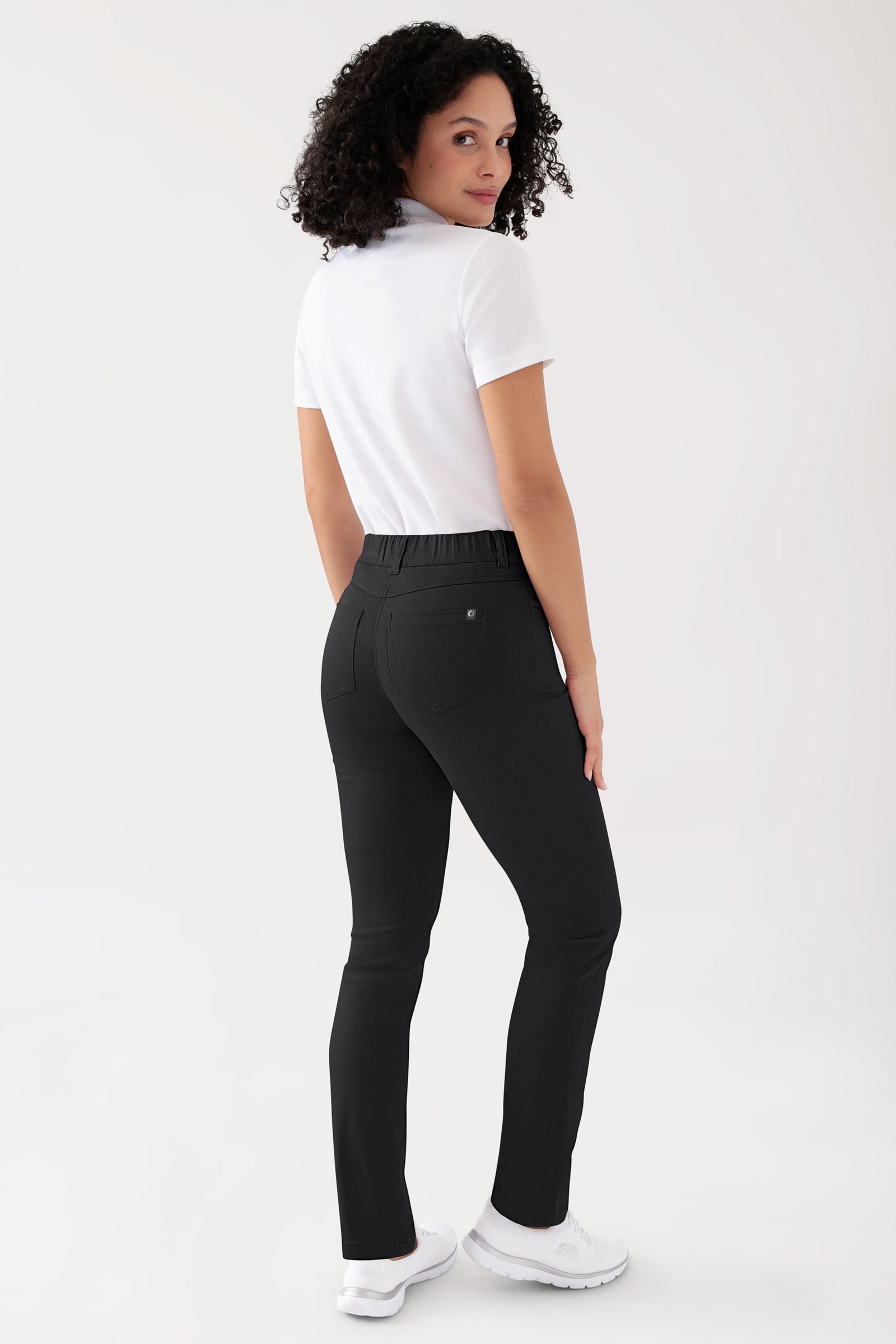 COMFY FLEX 5-Pocket Hose Damen - gerades Bein schwarz, Rückansicht Das Model ist 176 cm gross und trägt Grösse 36
