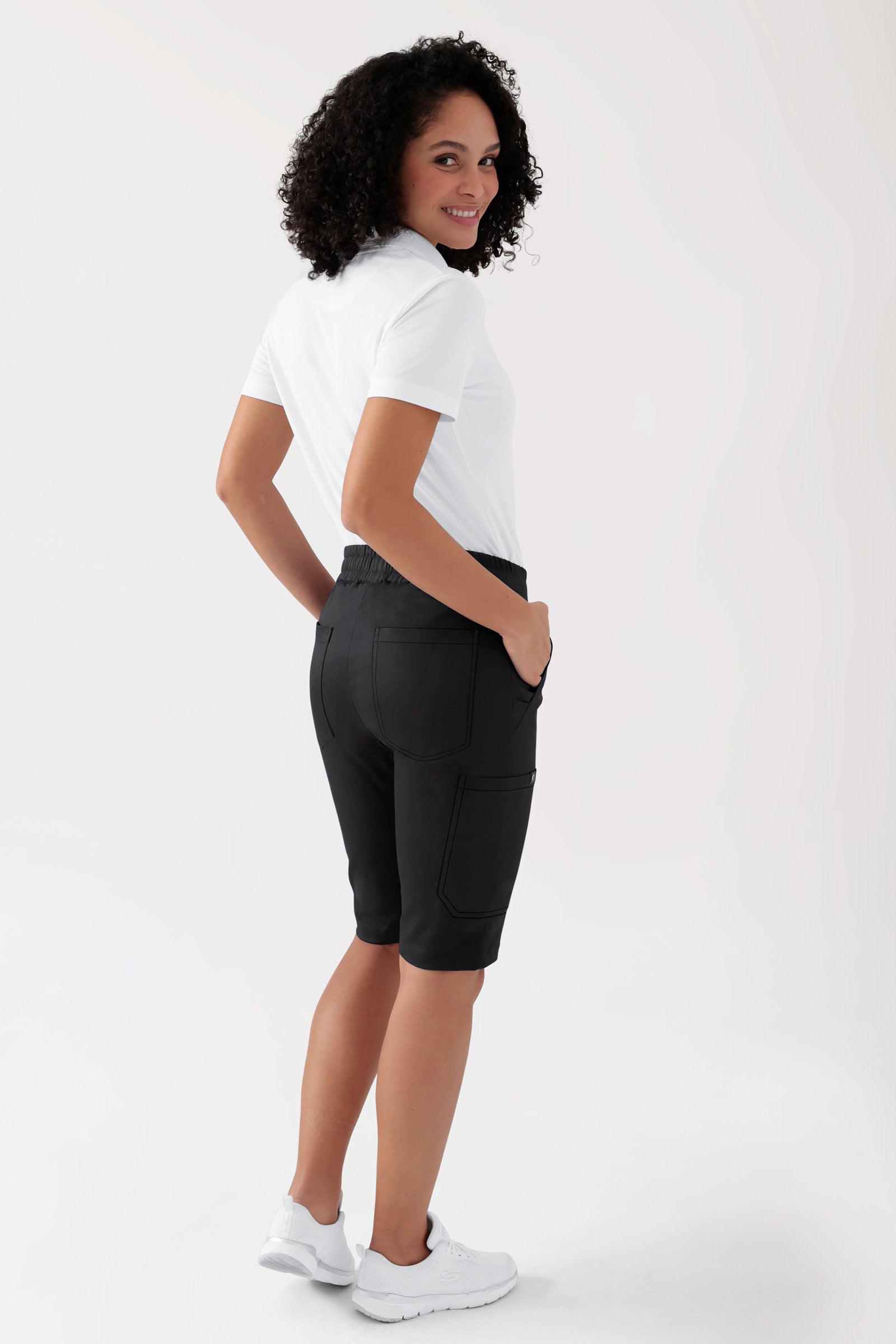 COMFY FLEX Stretch Hose Unisex - Bermuda schwarz, Rückansicht Das Model ist 176 cm gross und trägt Grösse S
