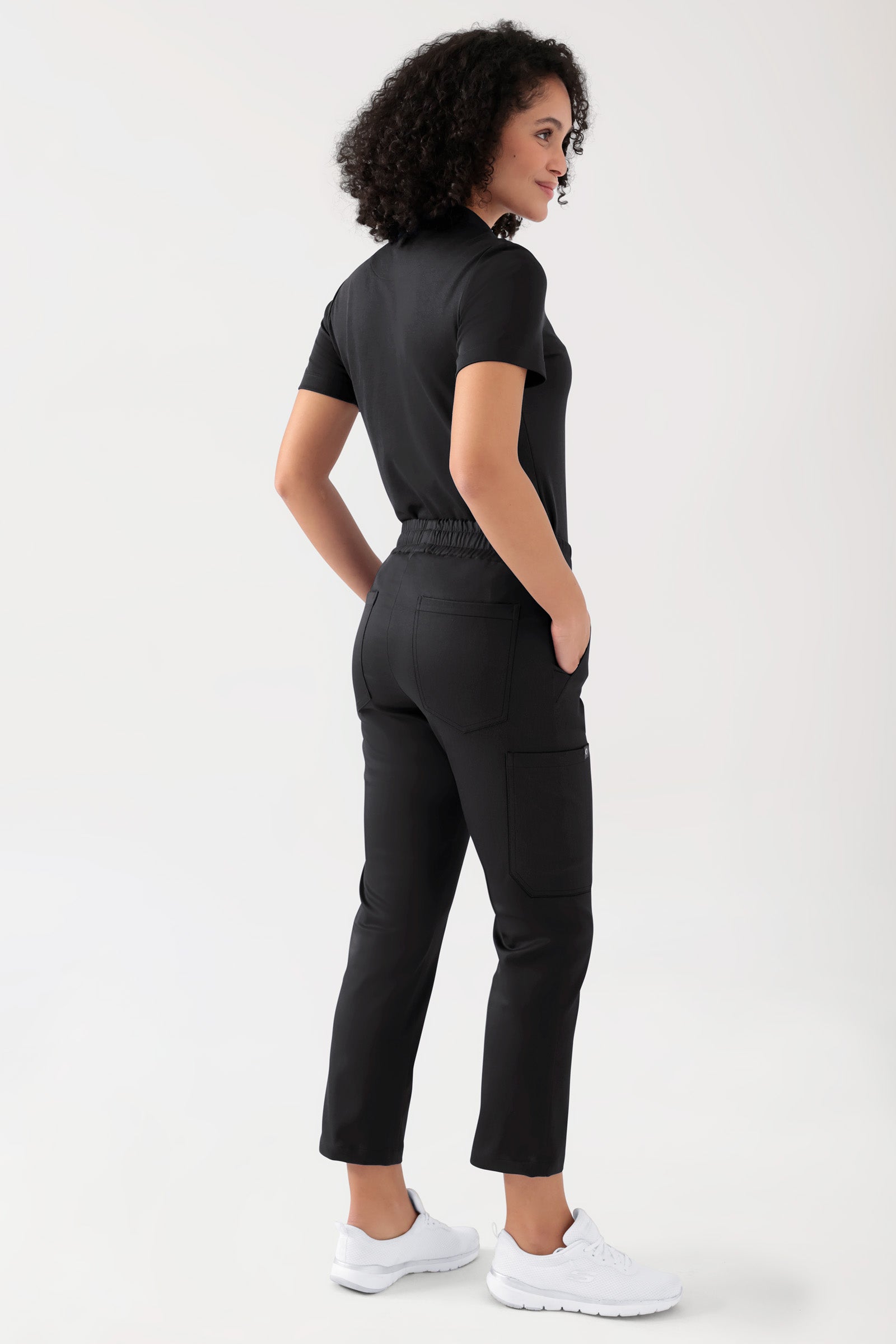 COMFY FLEX Stretch Hose Unisex - 7/8 Länge schwarz, Rückansicht Das Model ist 176 cm gross und trägt Grösse S