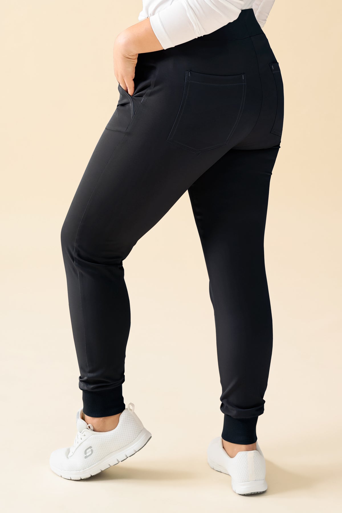 KAERE Hose Damen - Saumbündchen Kurzgr. ohne Beintaschen schwarz, Rückansicht 