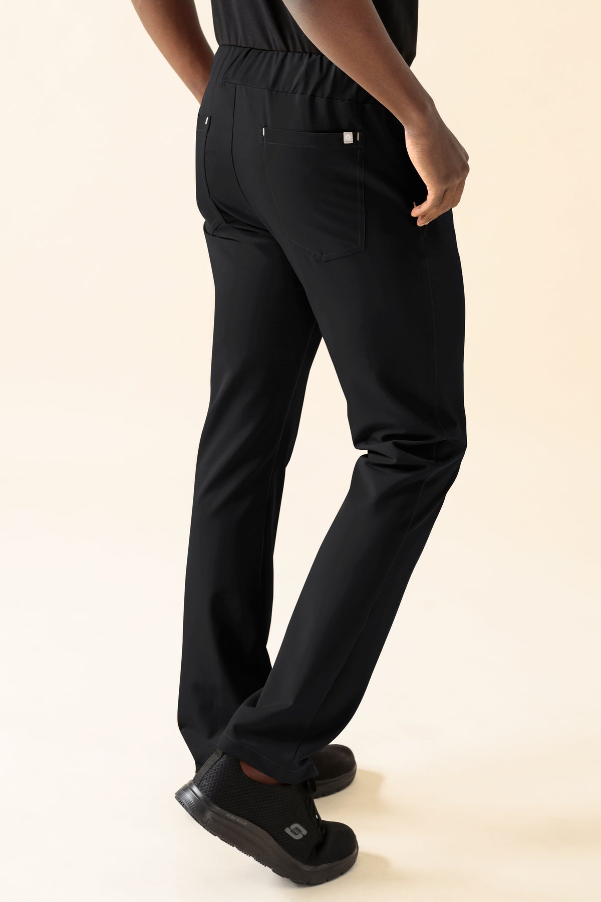 KAERE Hose Herren - gerader Saum ohne Beintaschen schwarz, Rückansicht 