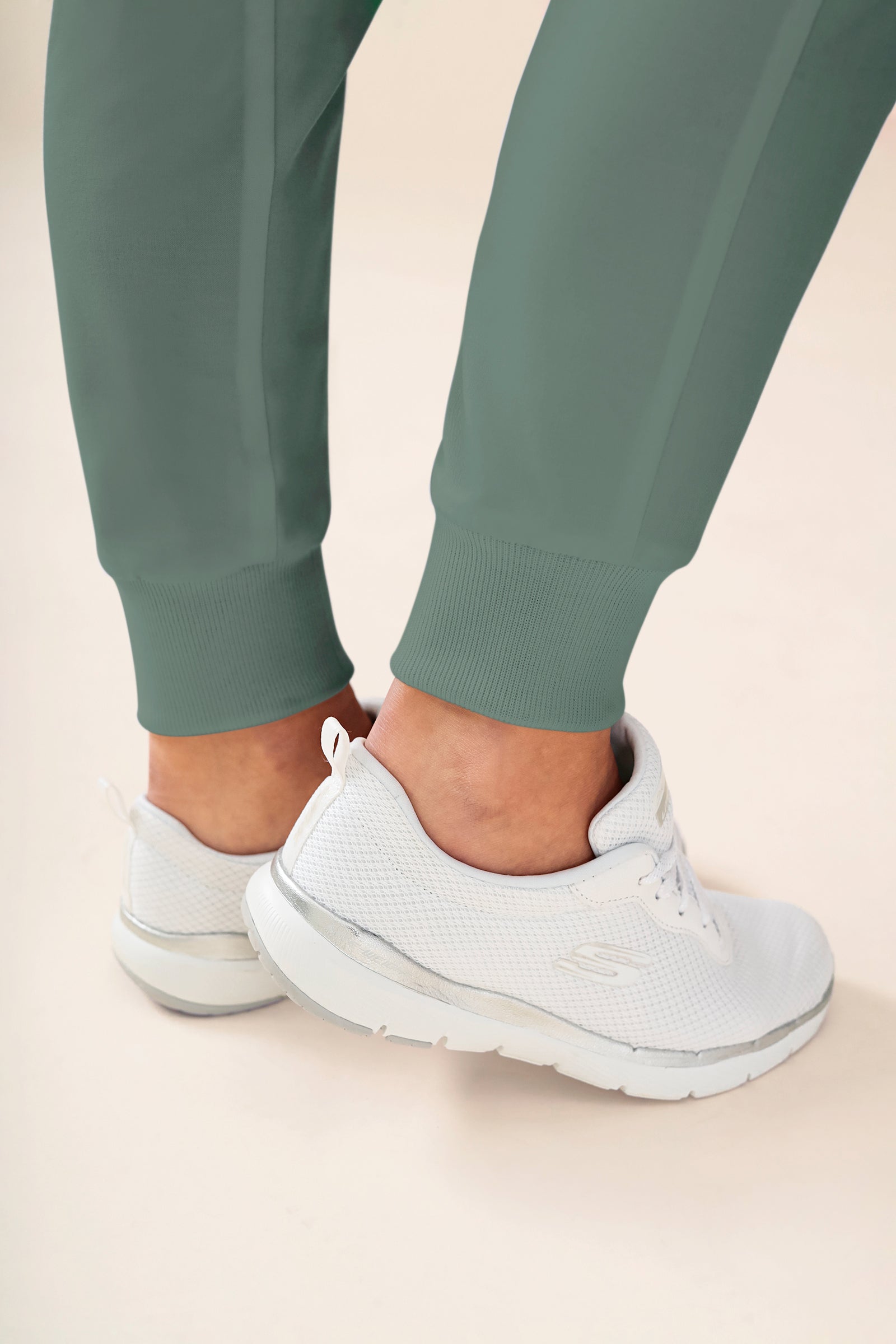 KAERE Hose Damen - Saumbündchen Kurzgr. mit Beintaschen dunkelgrün